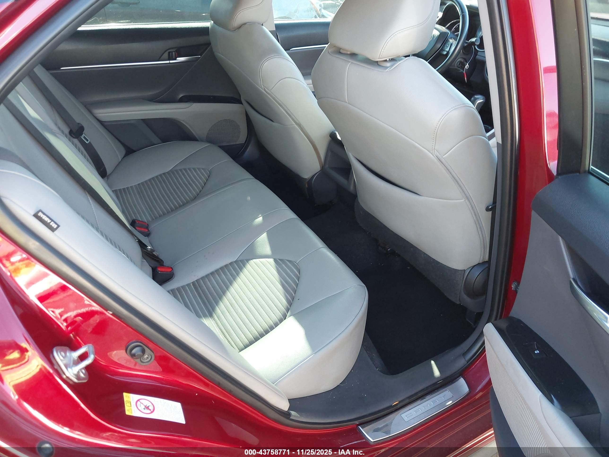 TOYOTA CAMRY image 8