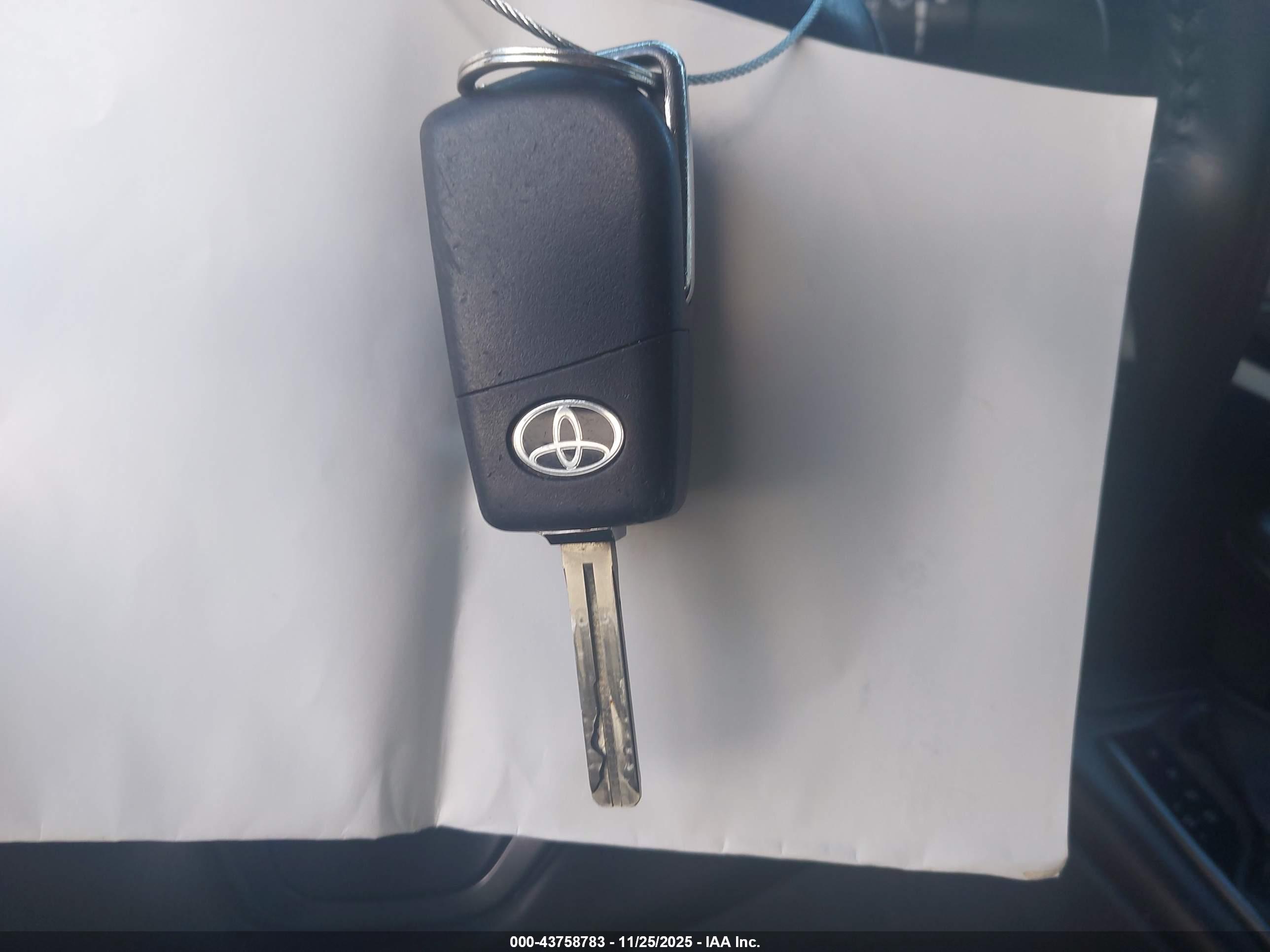 TOYOTA CAMRY image 11