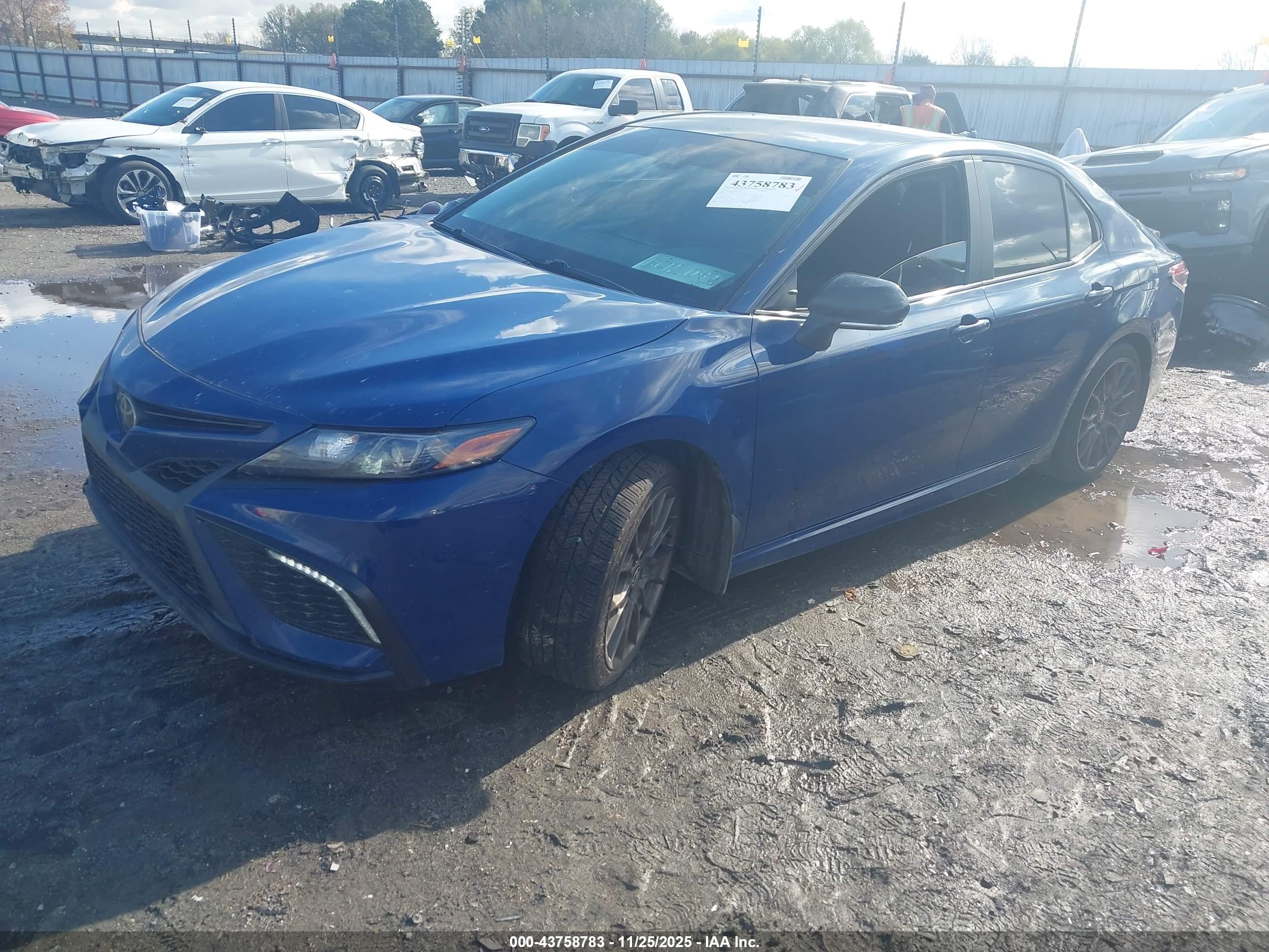 TOYOTA CAMRY image 2