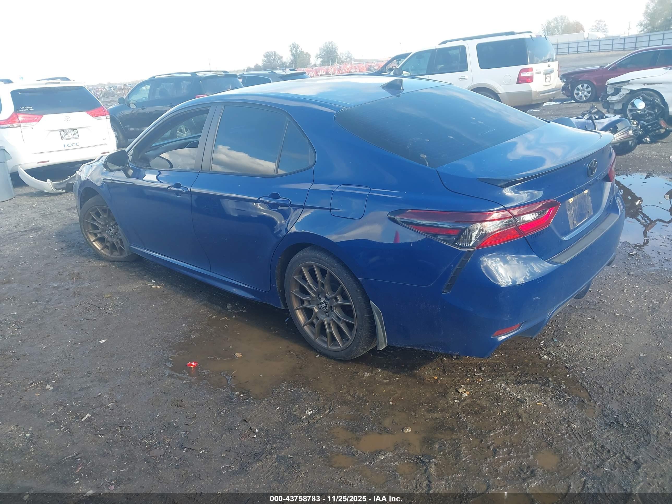 TOYOTA CAMRY image 3