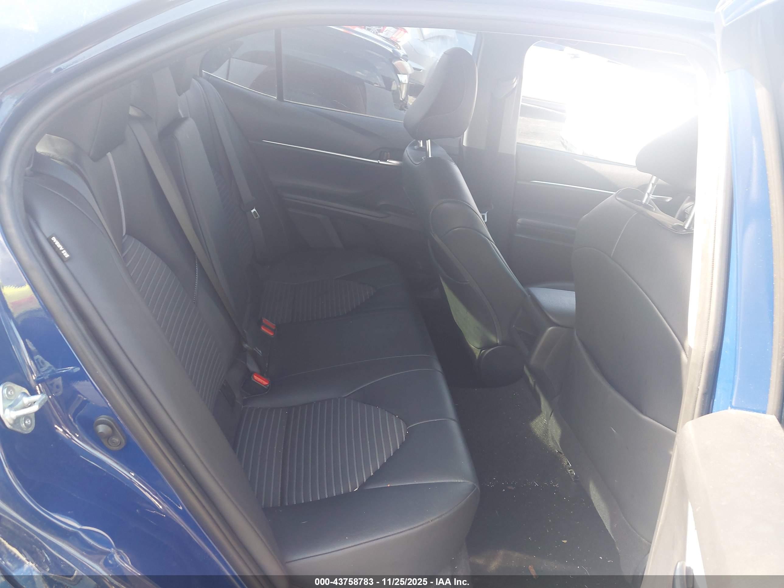 TOYOTA CAMRY image 8