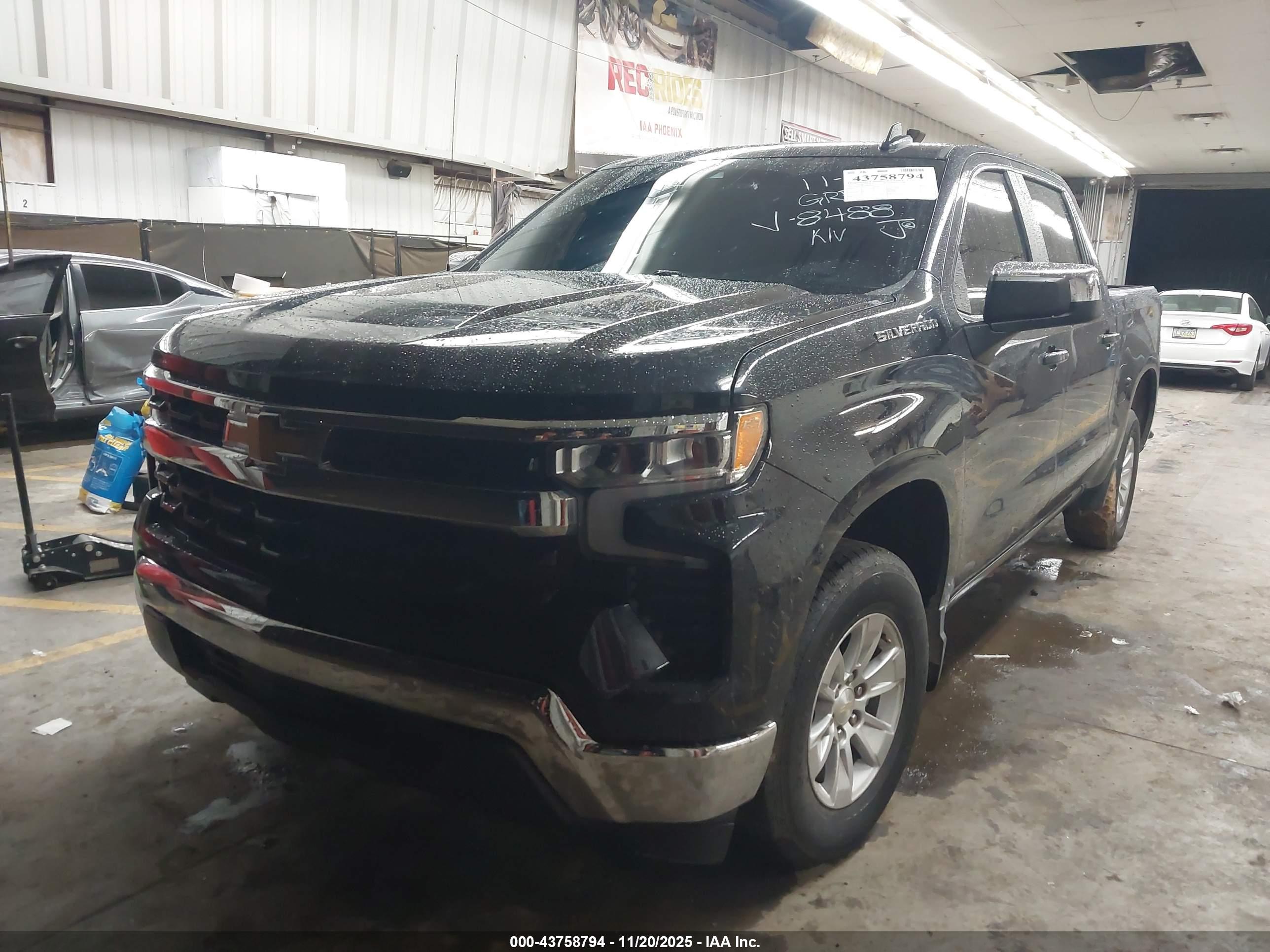 CHEVROLET SILVERADO image 2