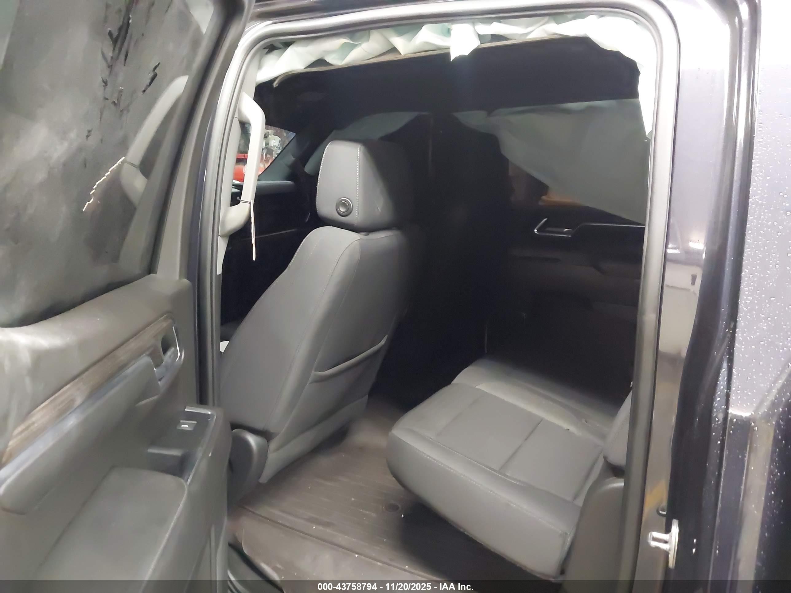 CHEVROLET SILVERADO image 8