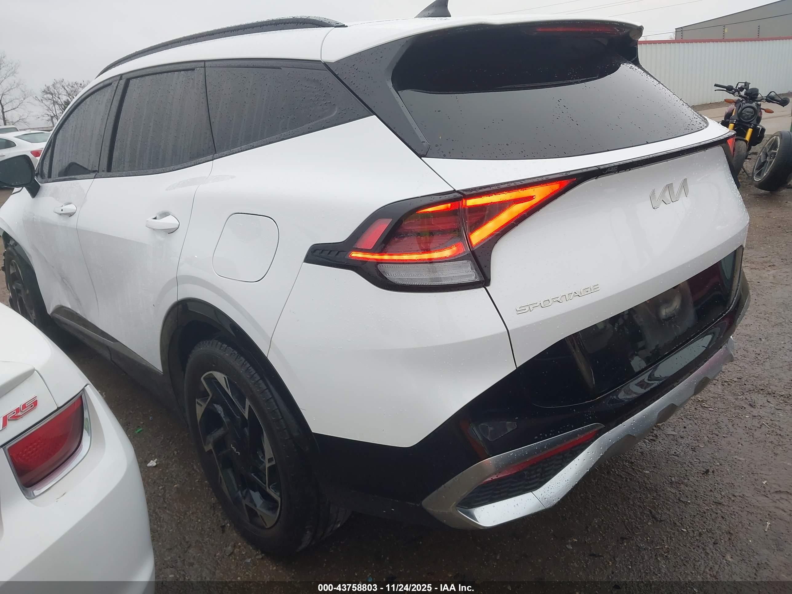 KIA SPORTAGE image 3