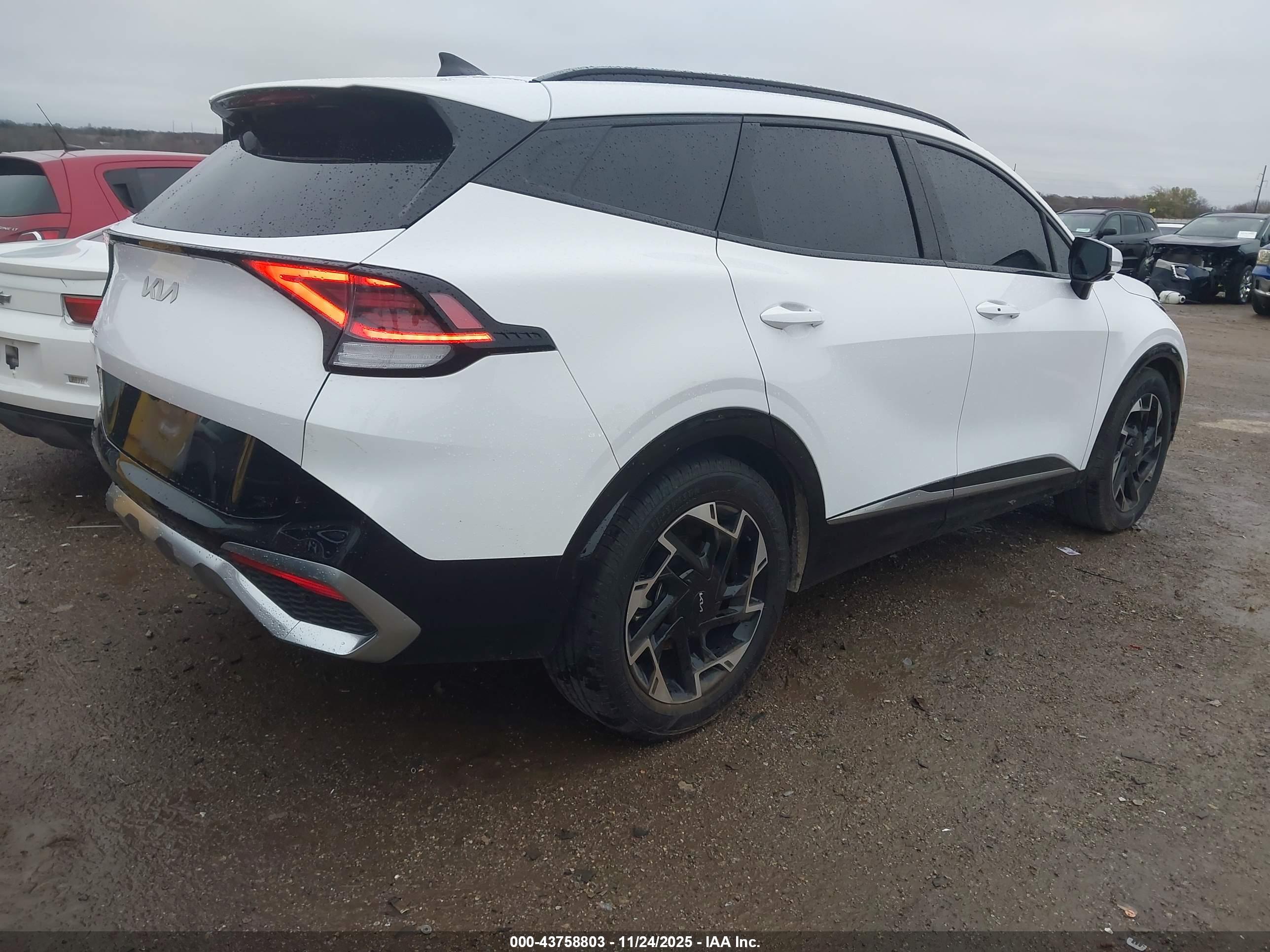 KIA SPORTAGE image 4