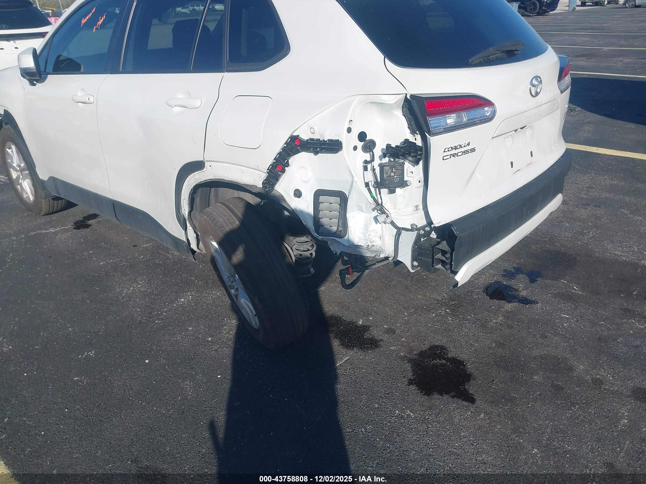 TOYOTA COROLLA image 6
