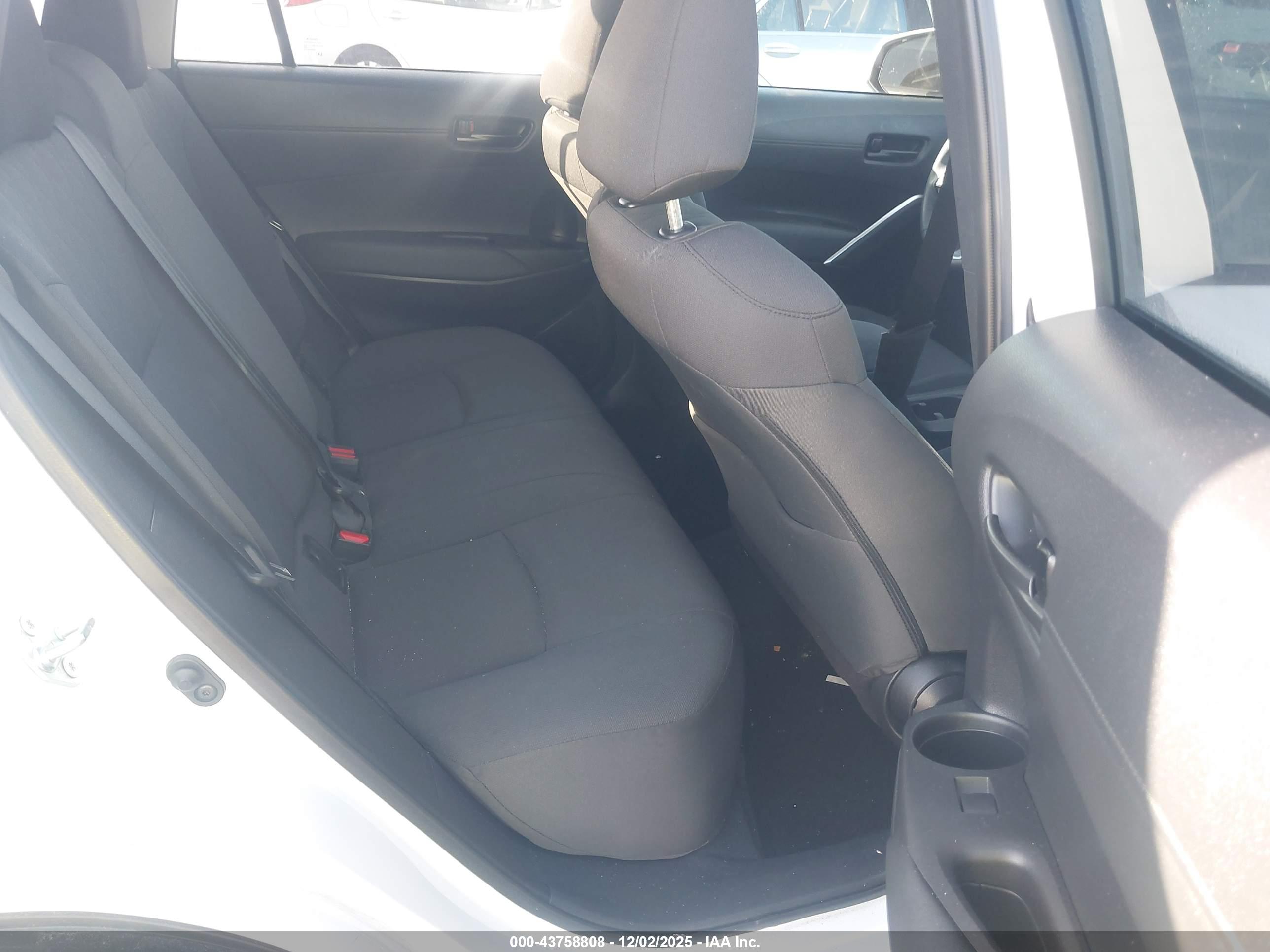 TOYOTA COROLLA image 8
