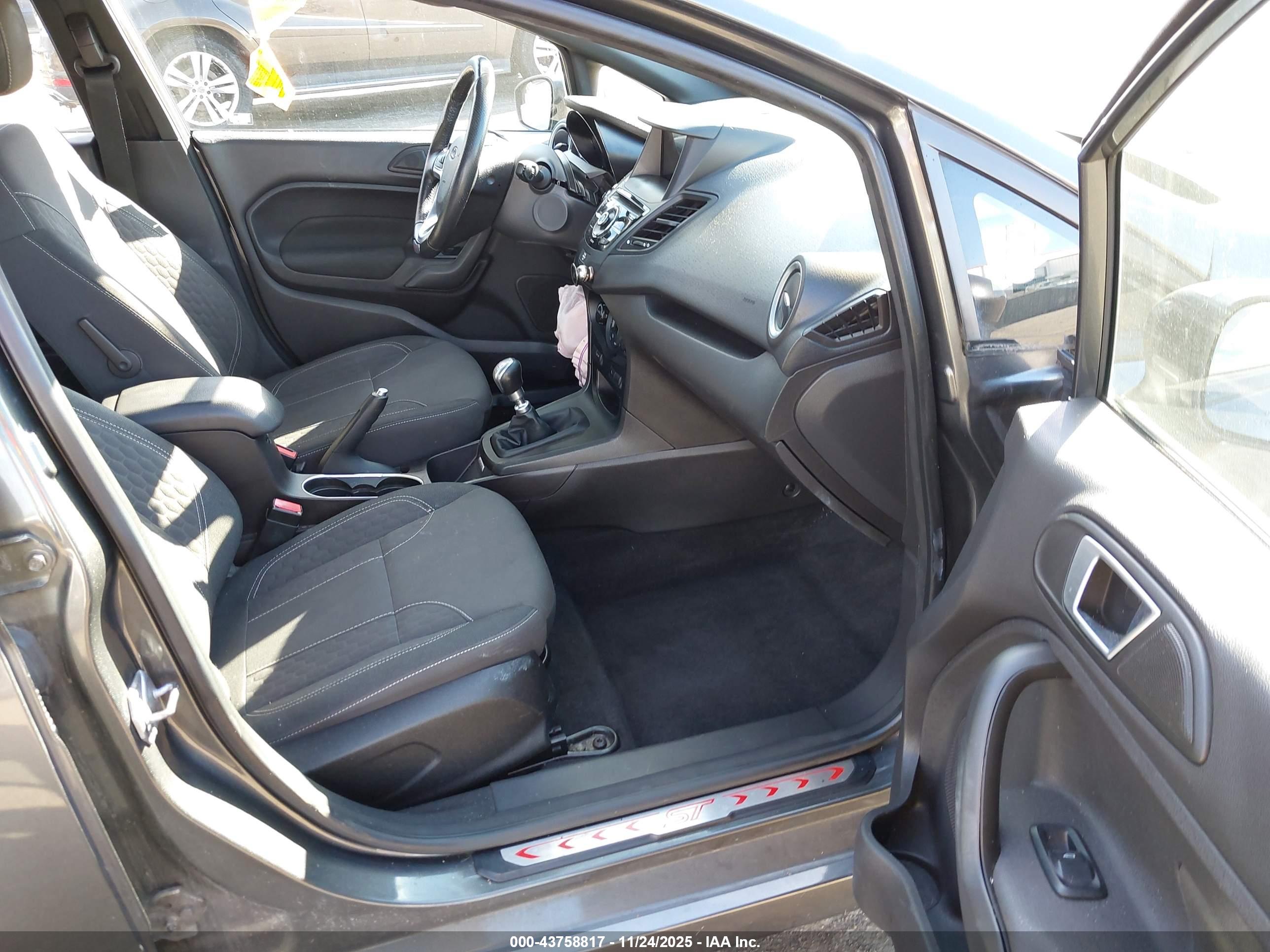 FORD FIESTA image 5