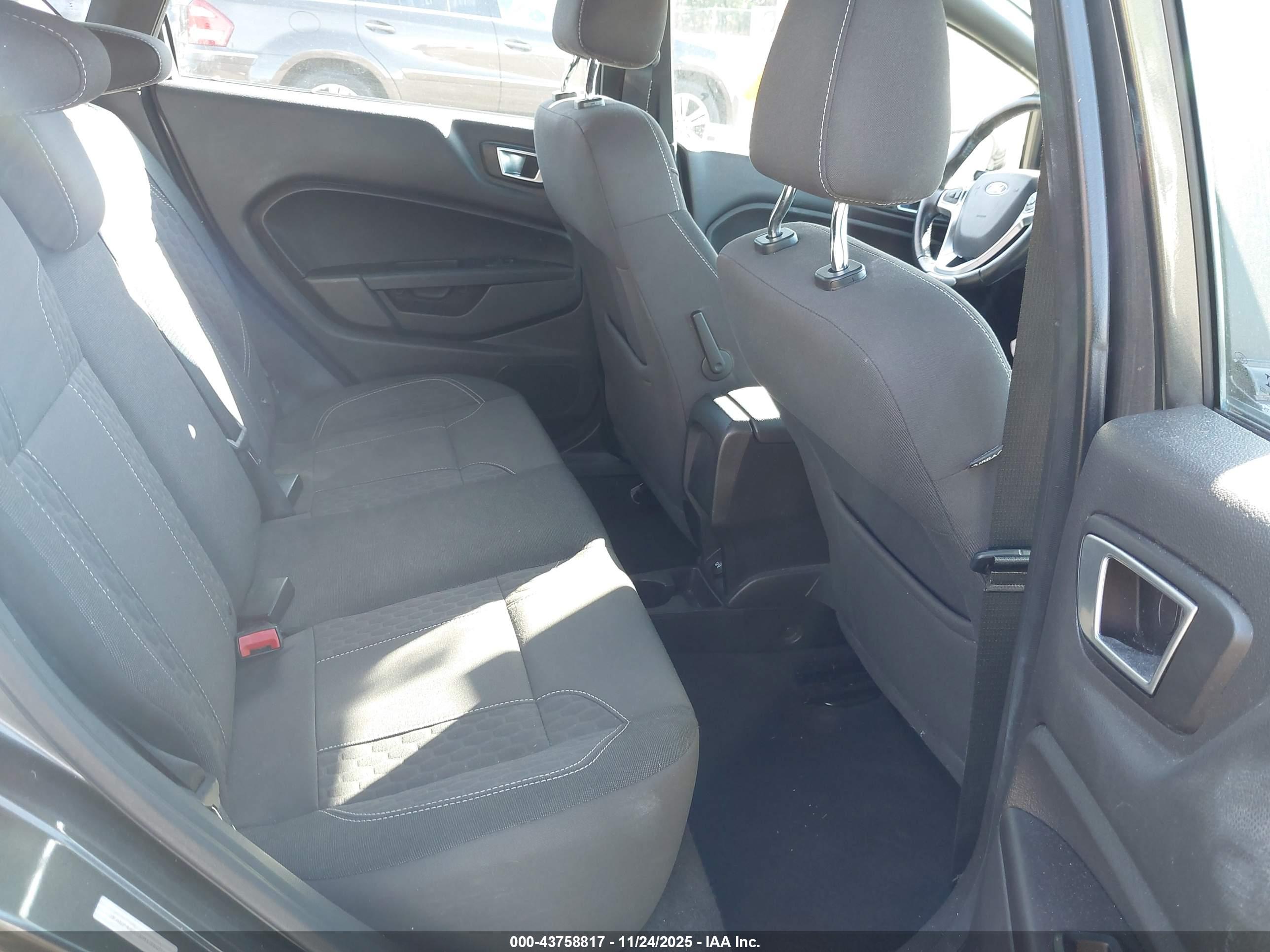 FORD FIESTA image 8