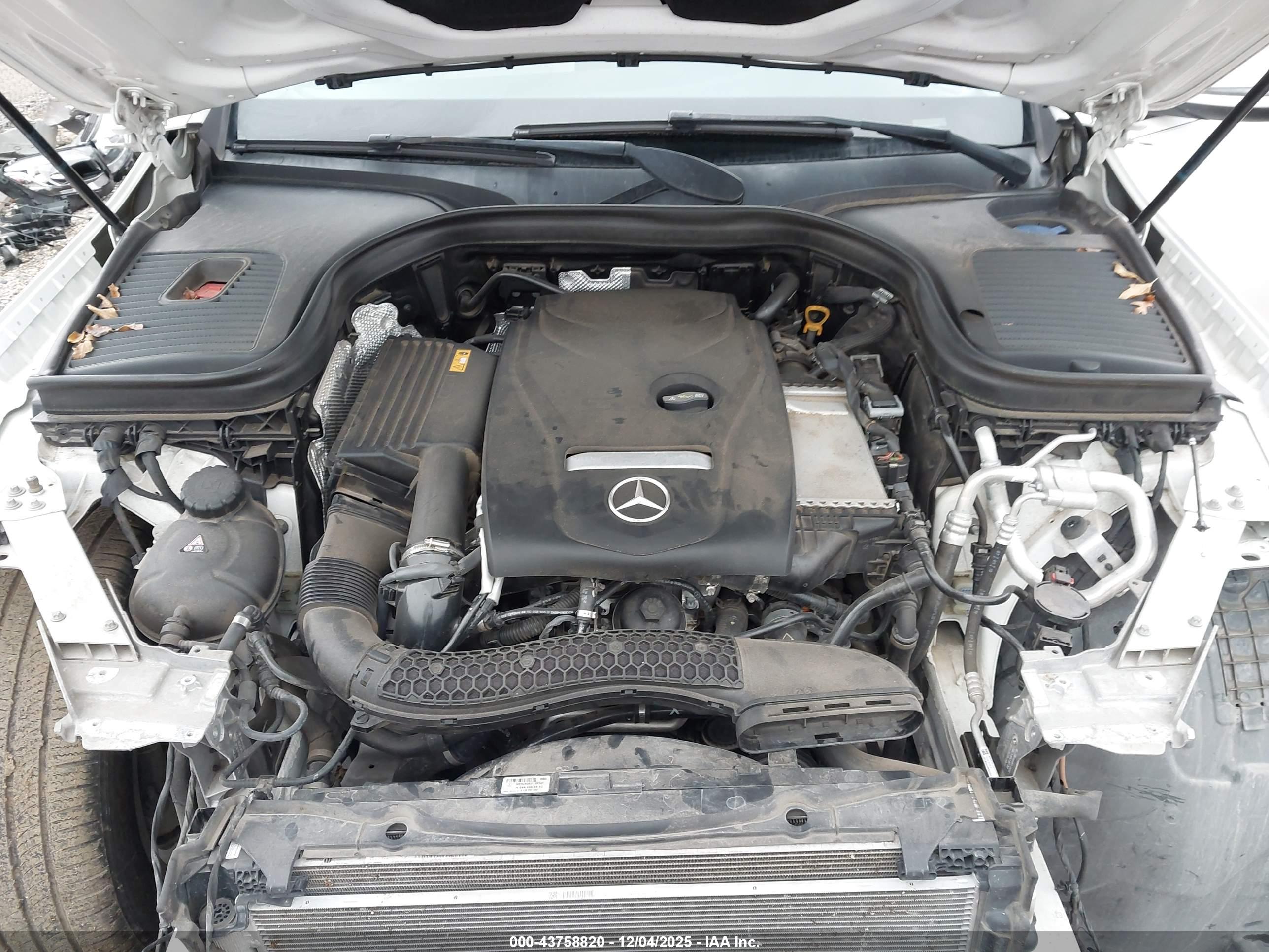 MERCEDES-BENZ GLC image 10