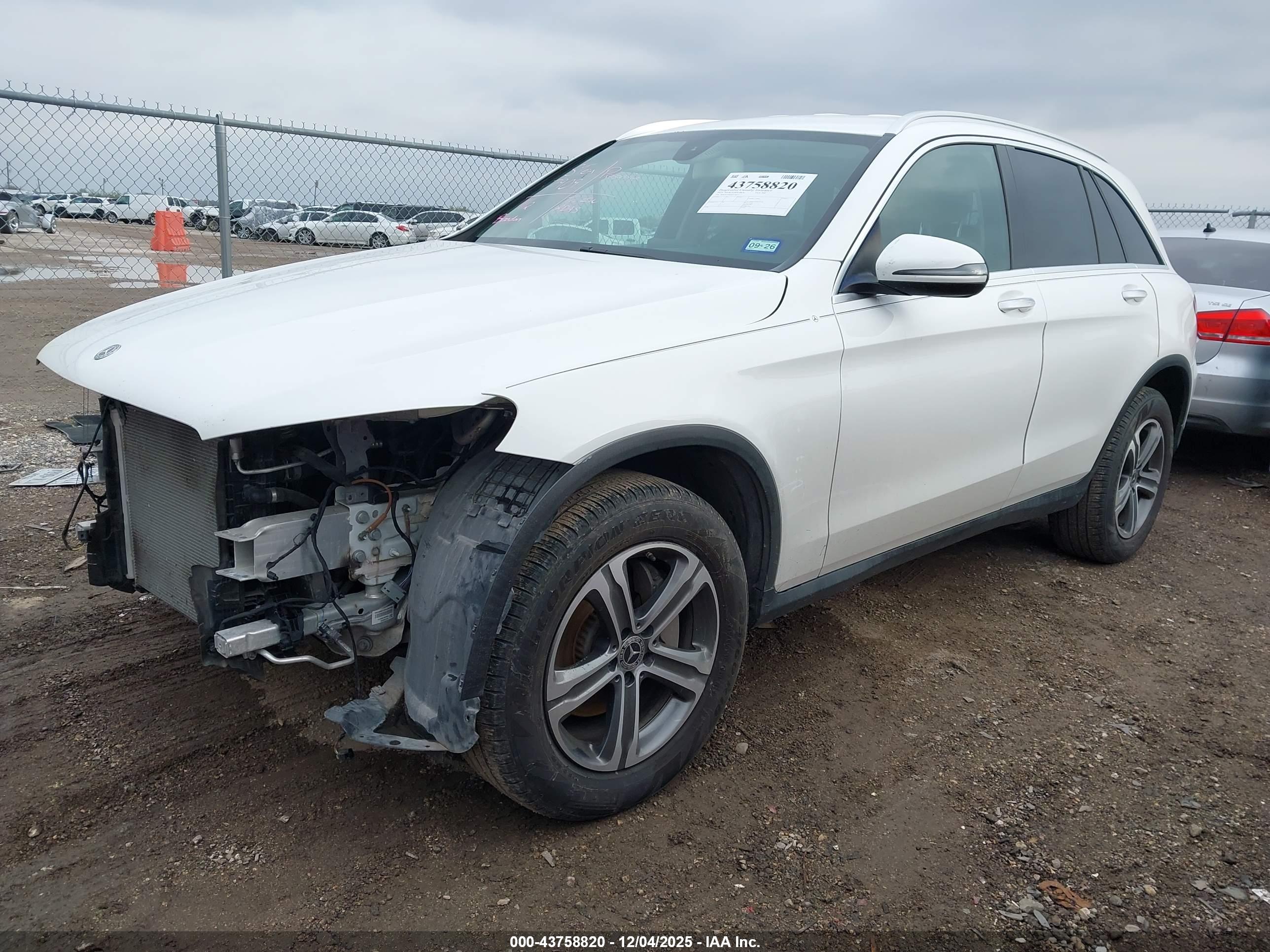 MERCEDES-BENZ GLC image 2