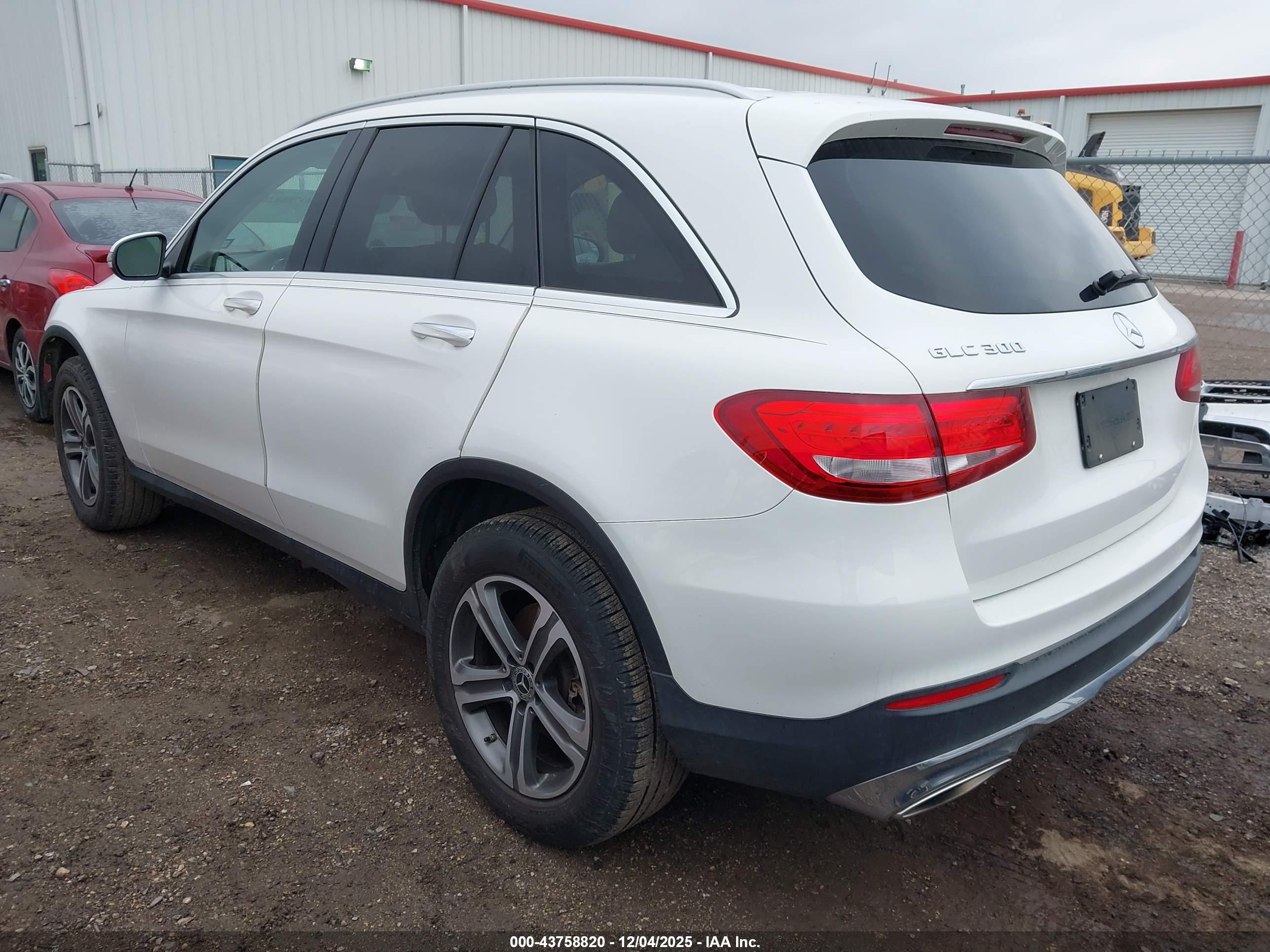 MERCEDES-BENZ GLC image 3