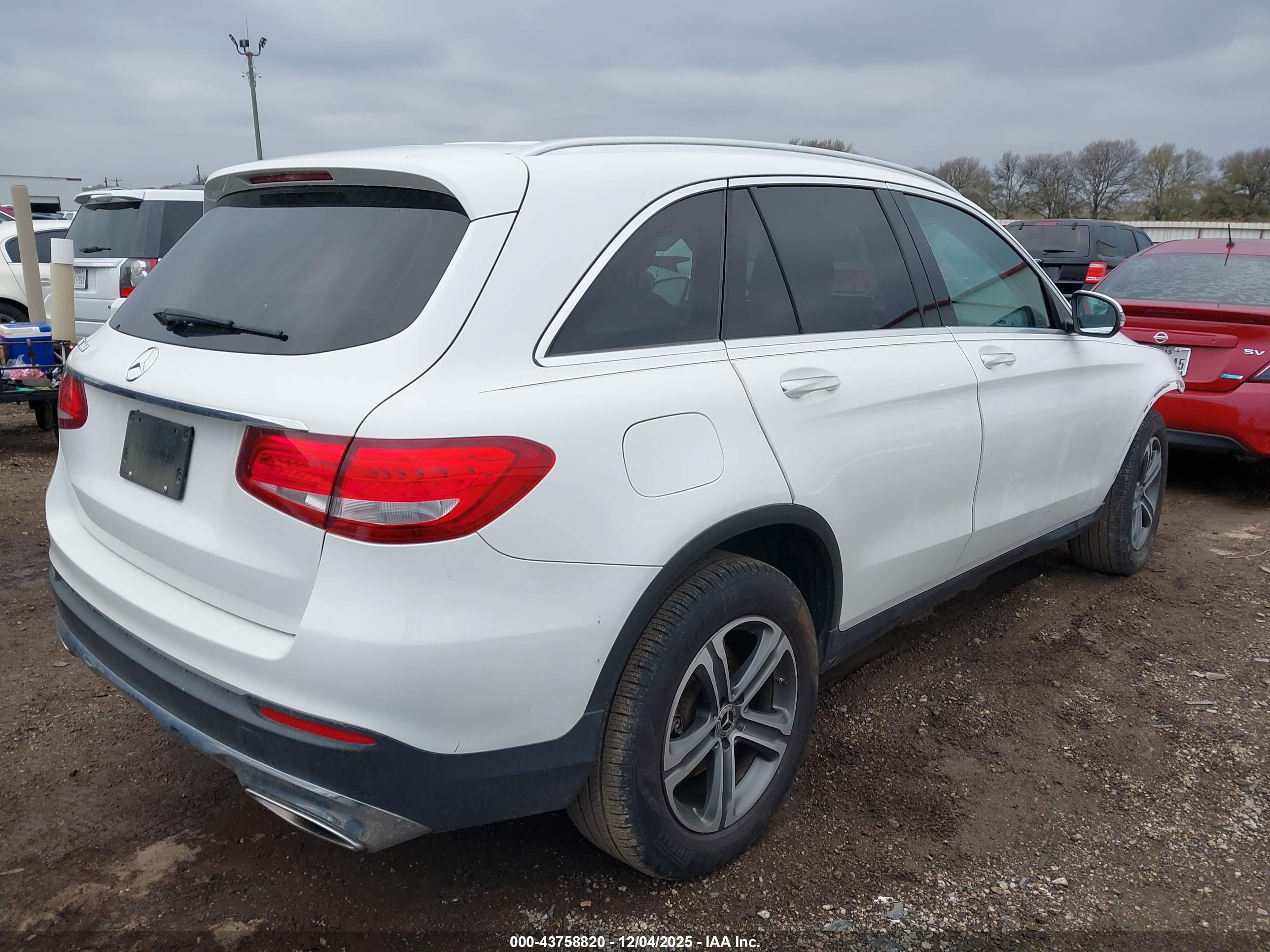 MERCEDES-BENZ GLC image 4