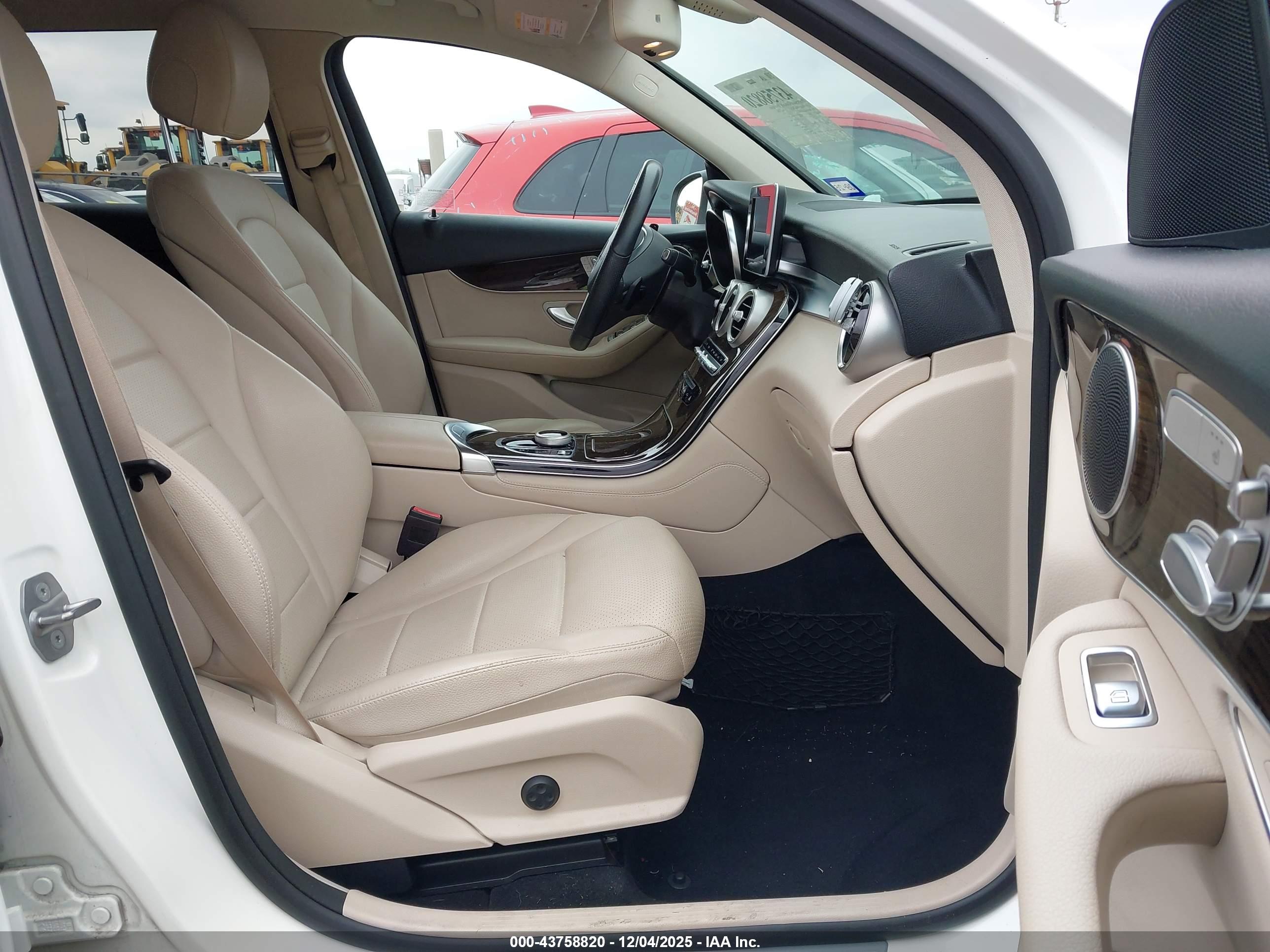 MERCEDES-BENZ GLC image 5