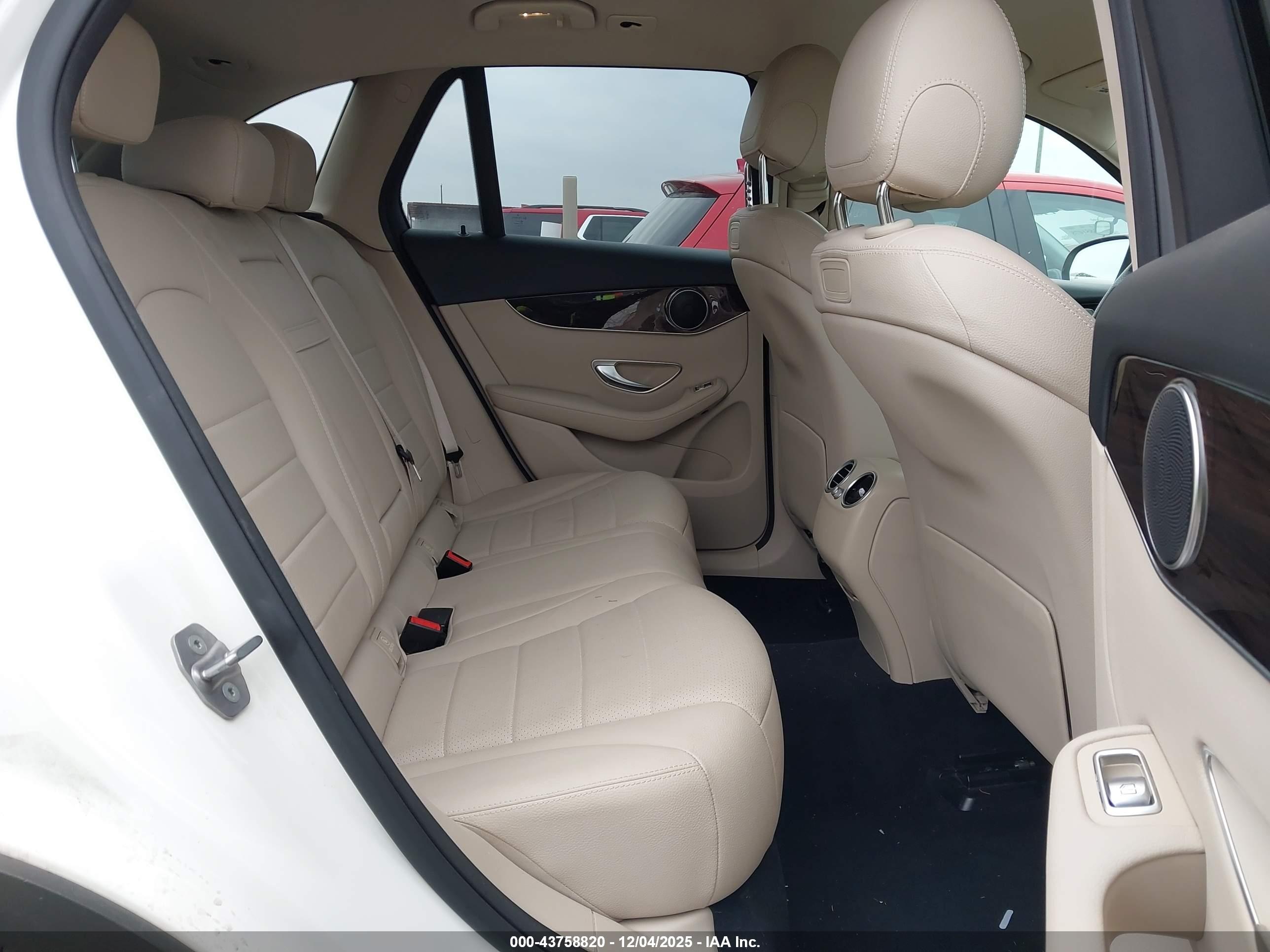 MERCEDES-BENZ GLC image 8