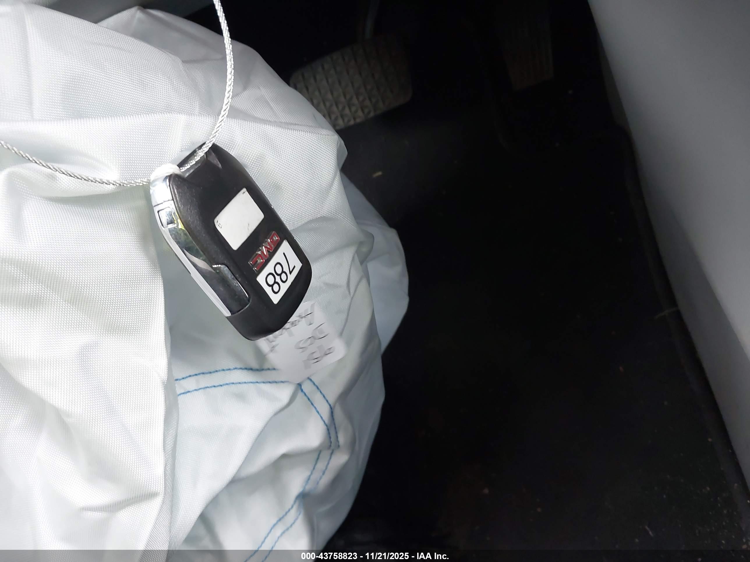 GMC TERRAIN image 11