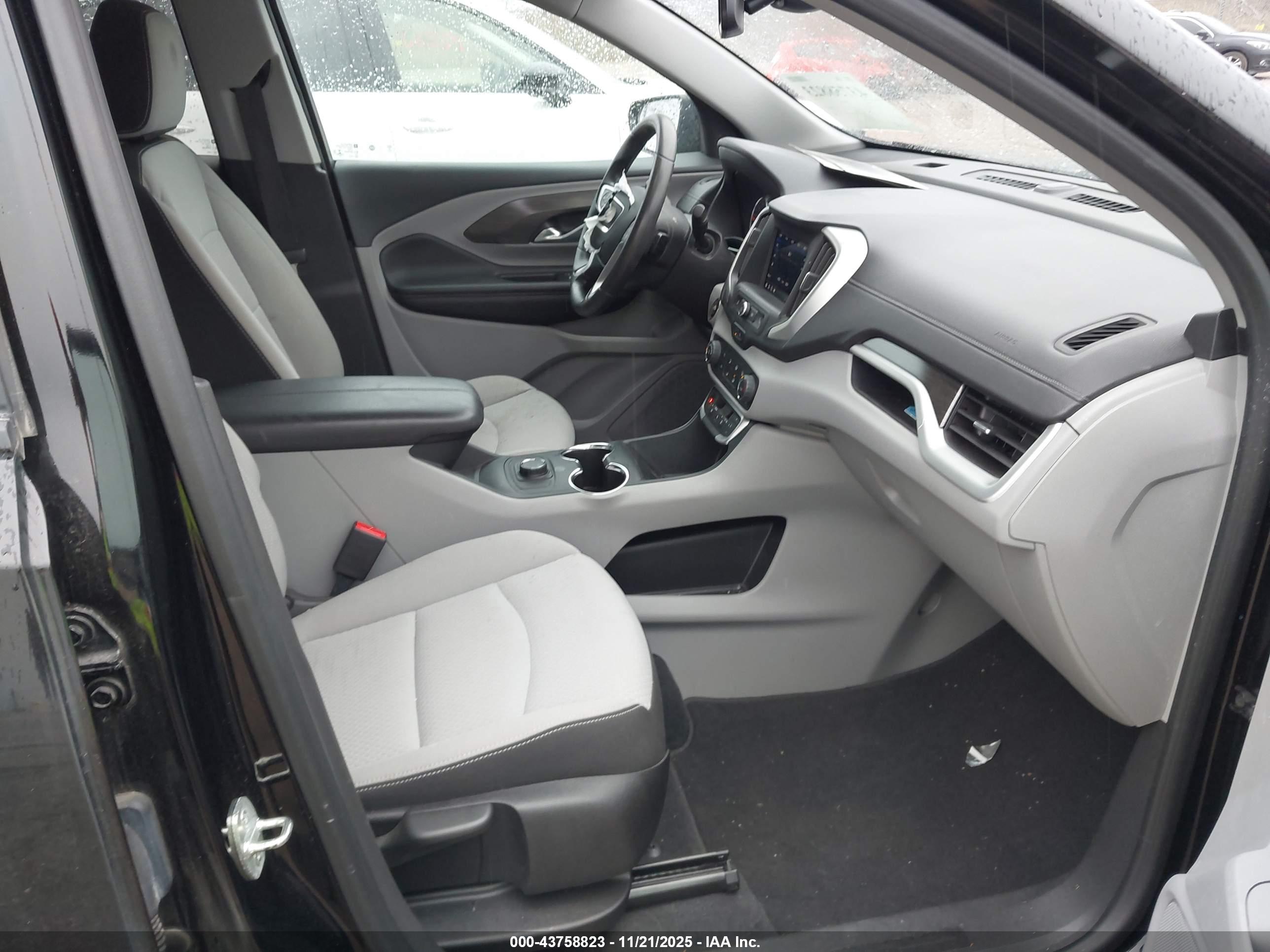 GMC TERRAIN image 5