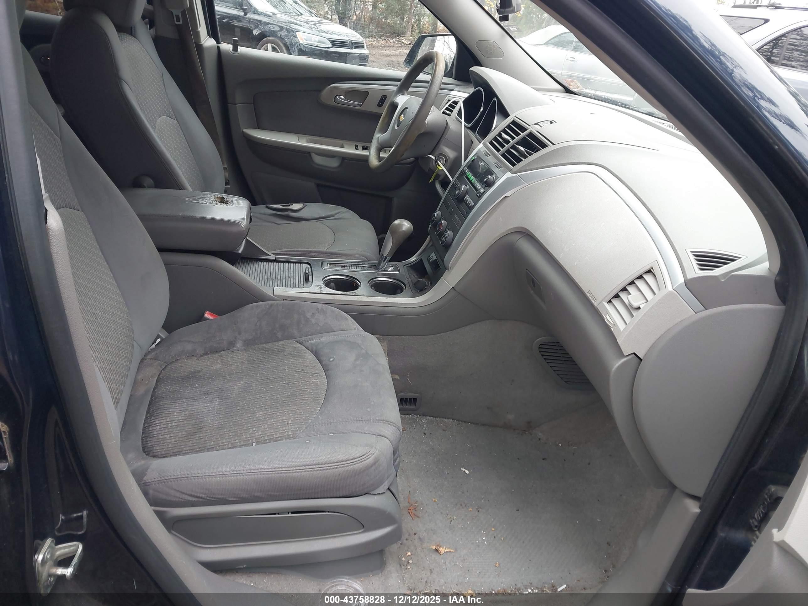 CHEVROLET TRAVERSE image 5