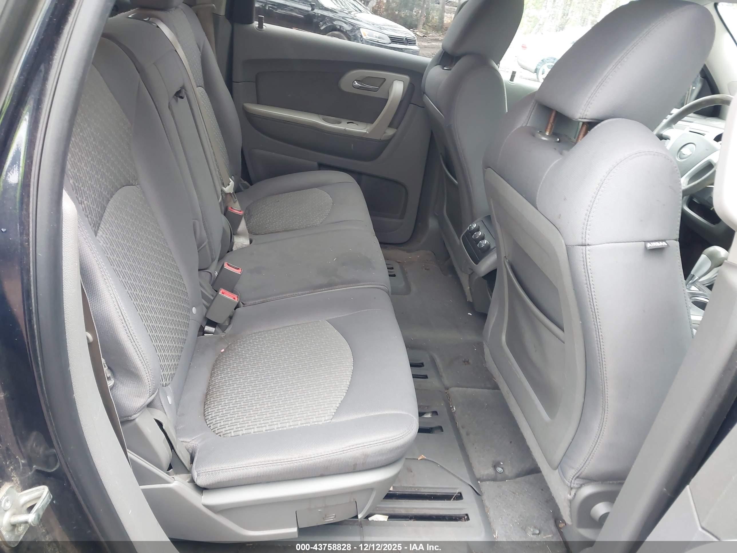 CHEVROLET TRAVERSE image 8