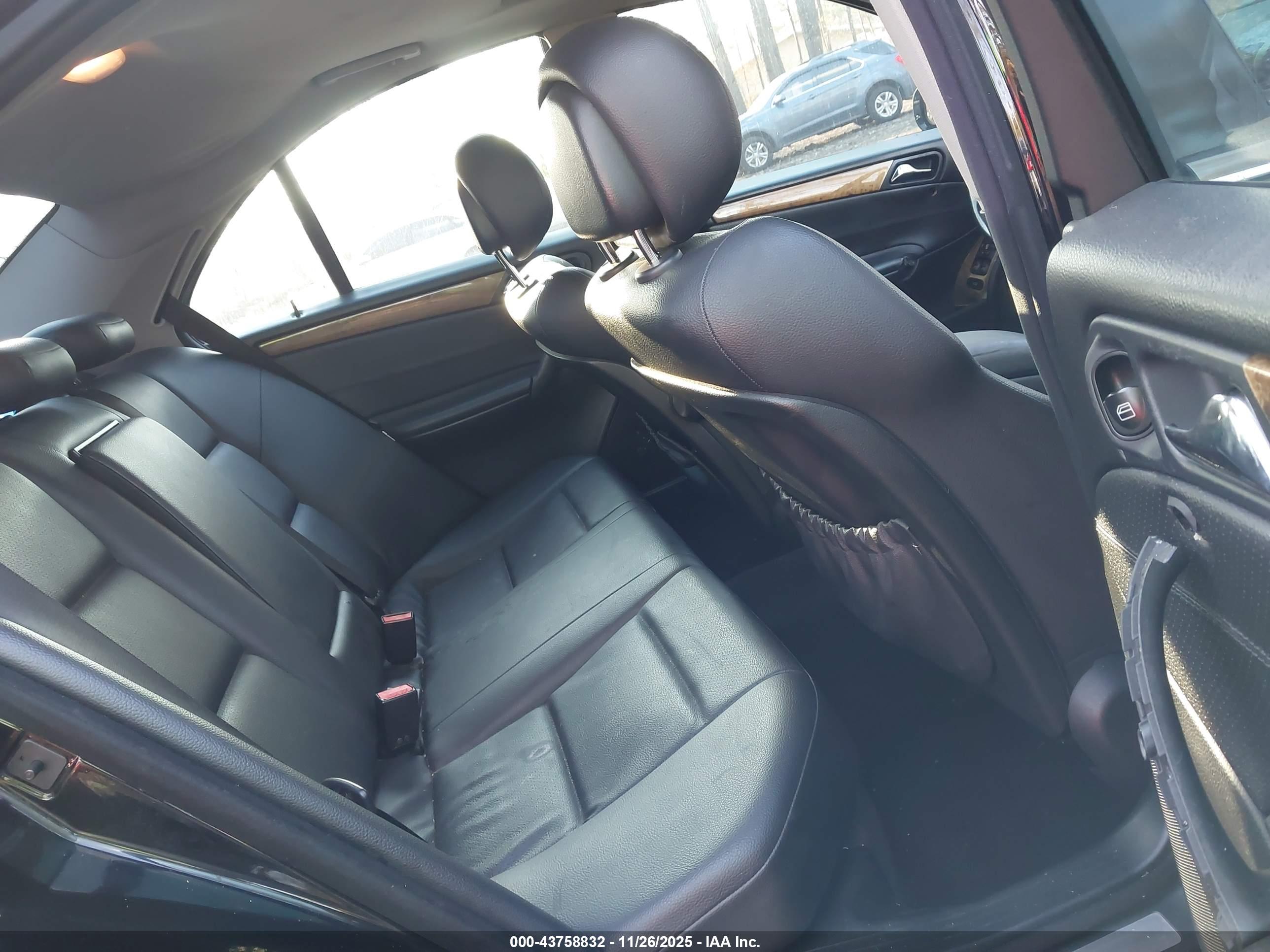 MERCEDES-BENZ C image 8