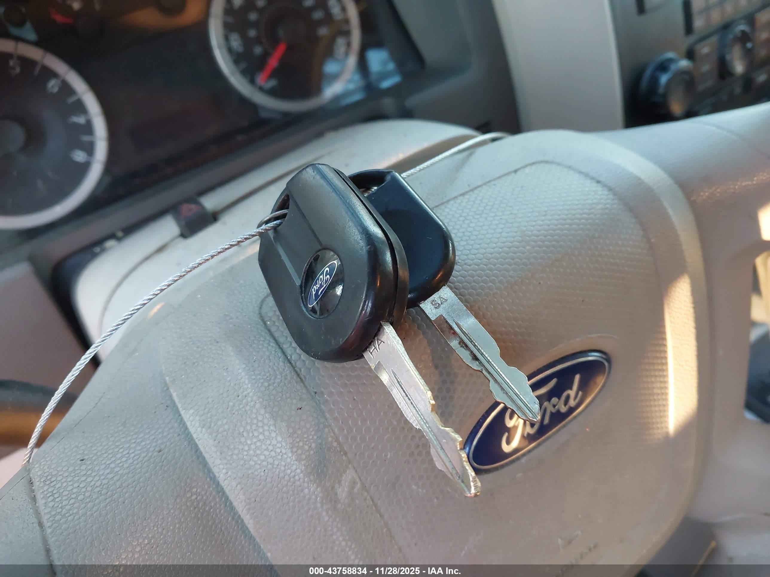 FORD ESCAPE image 11