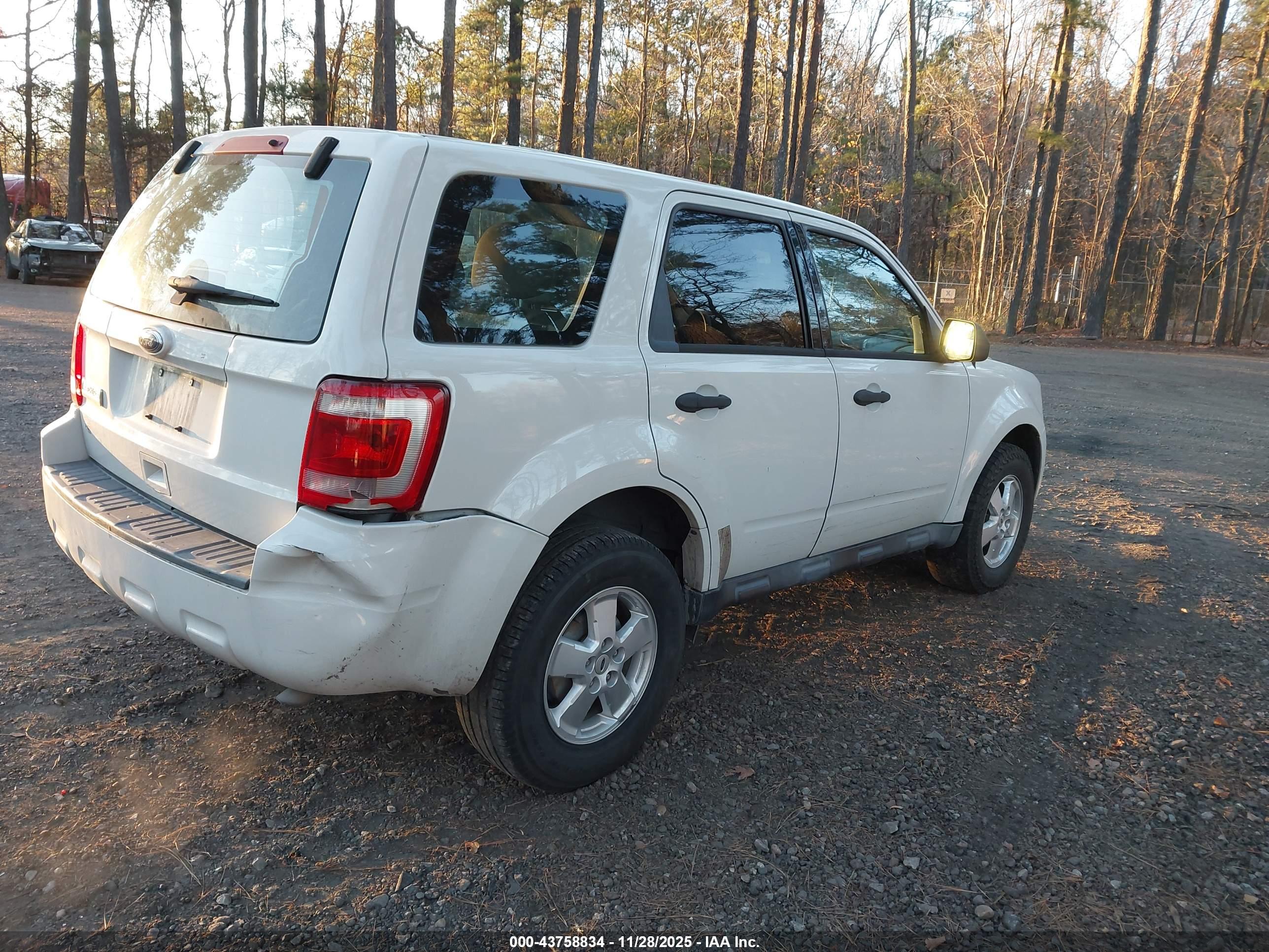 FORD ESCAPE image 4