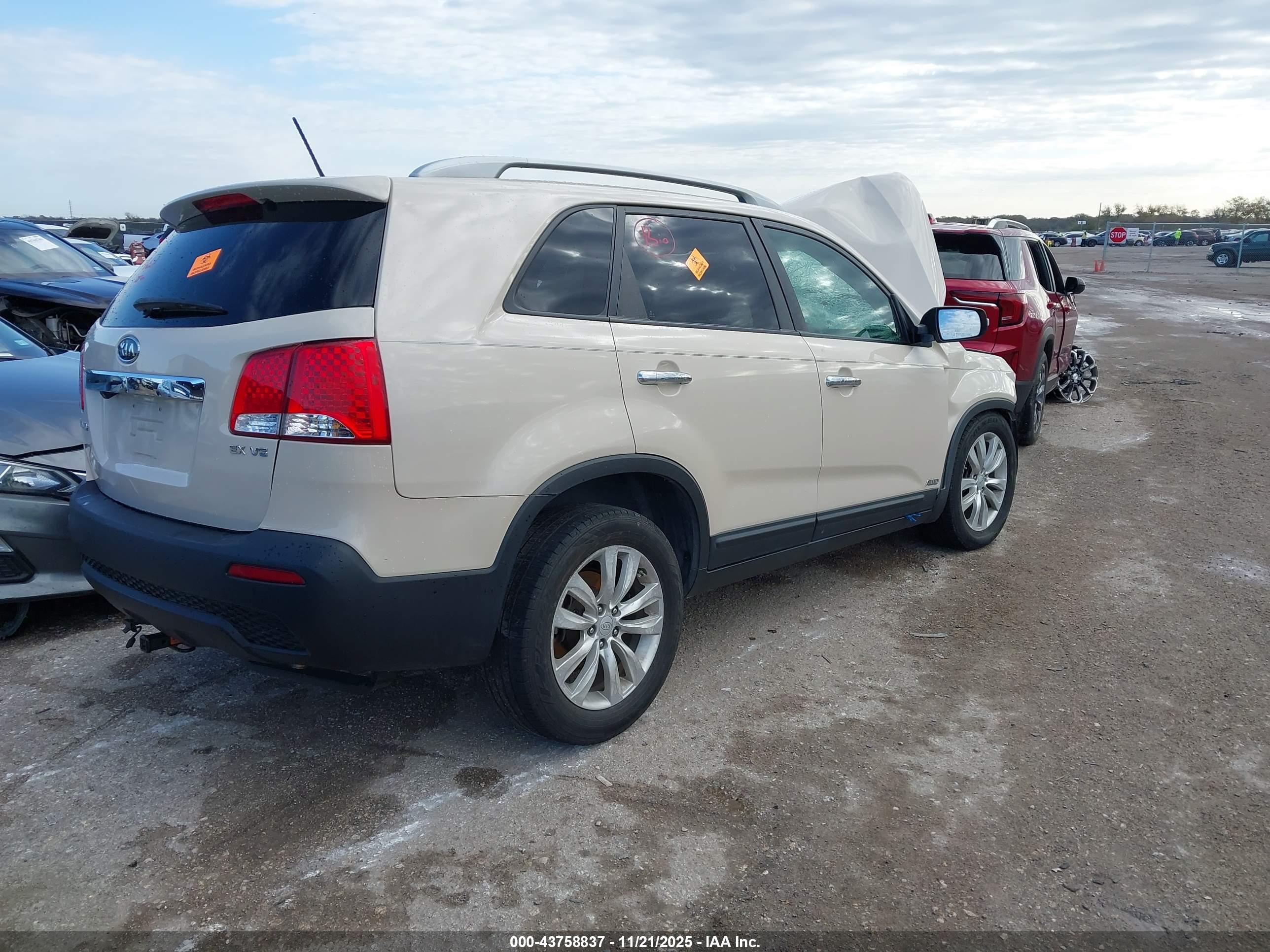 KIA SORENTO image 4