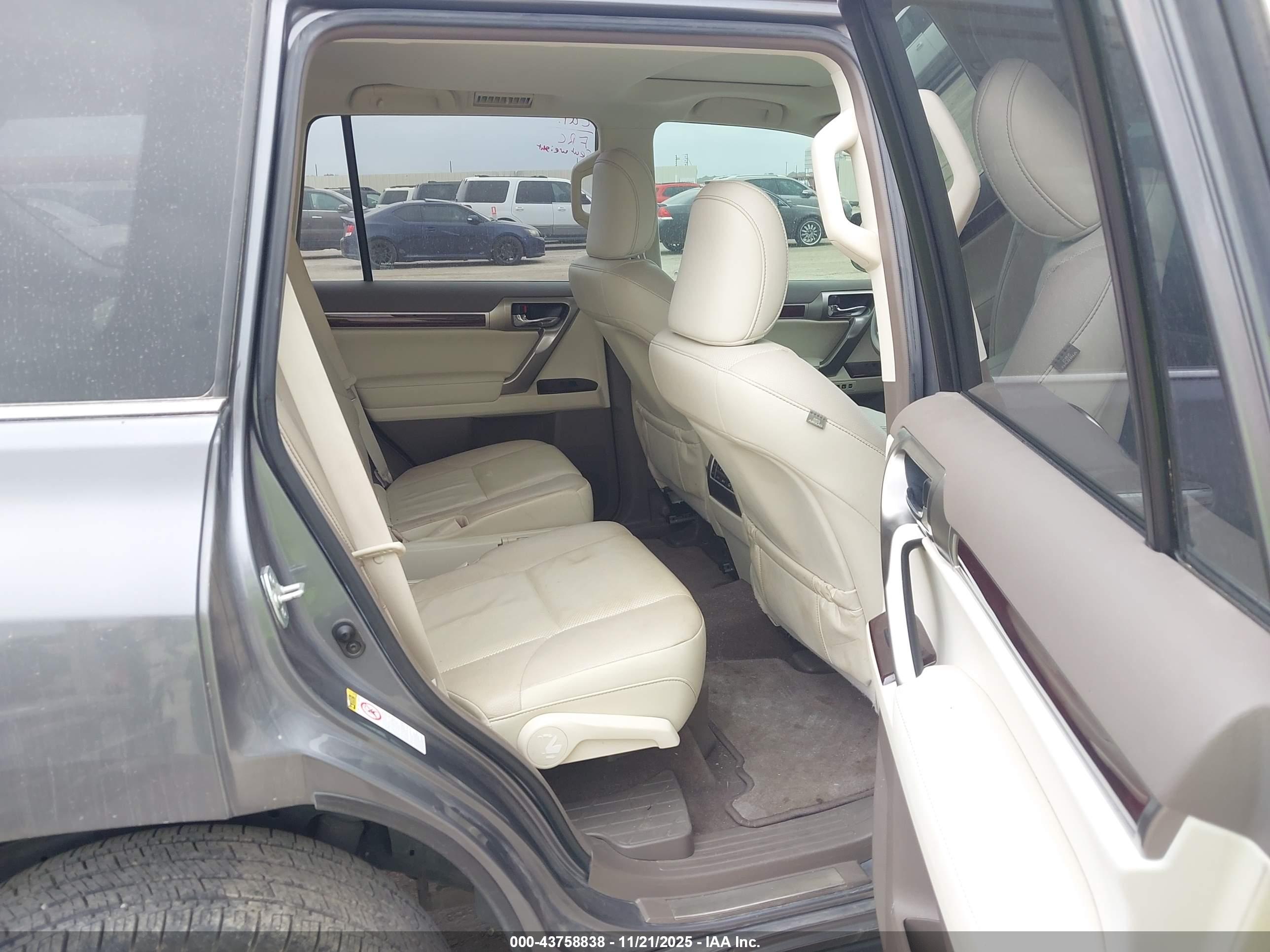 LEXUS GX image 8