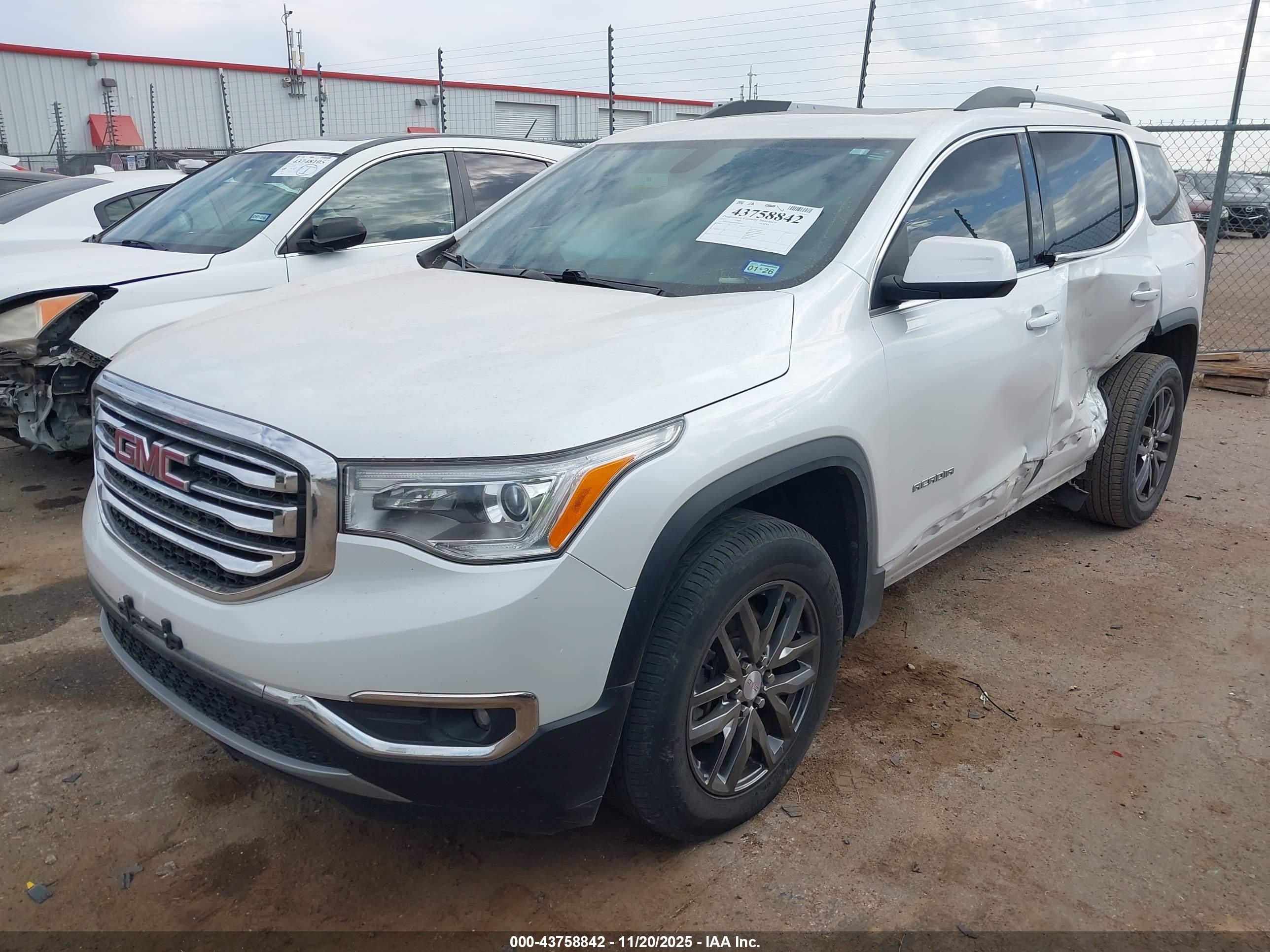 GMC ACADIA image 2