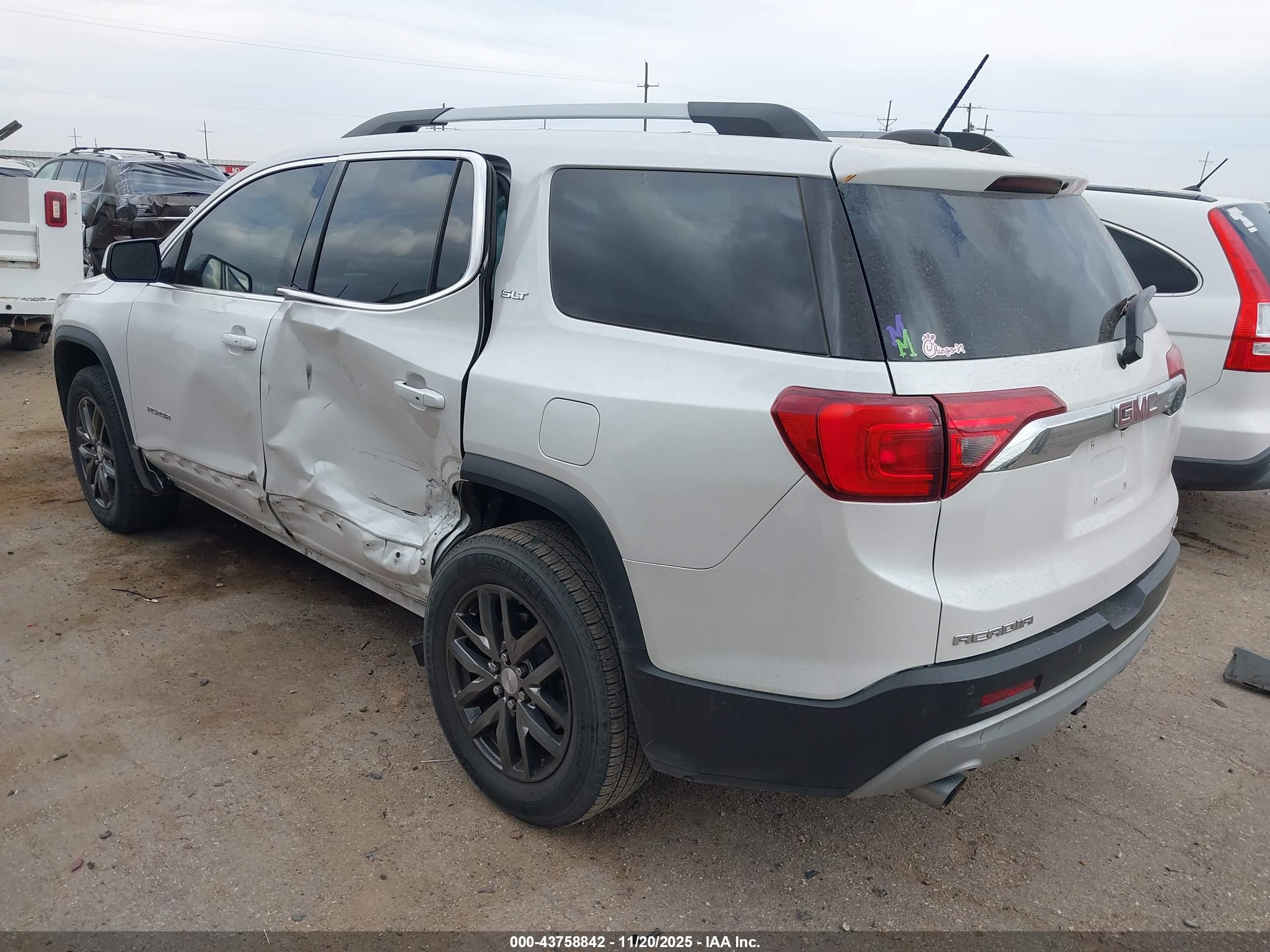 GMC ACADIA image 3