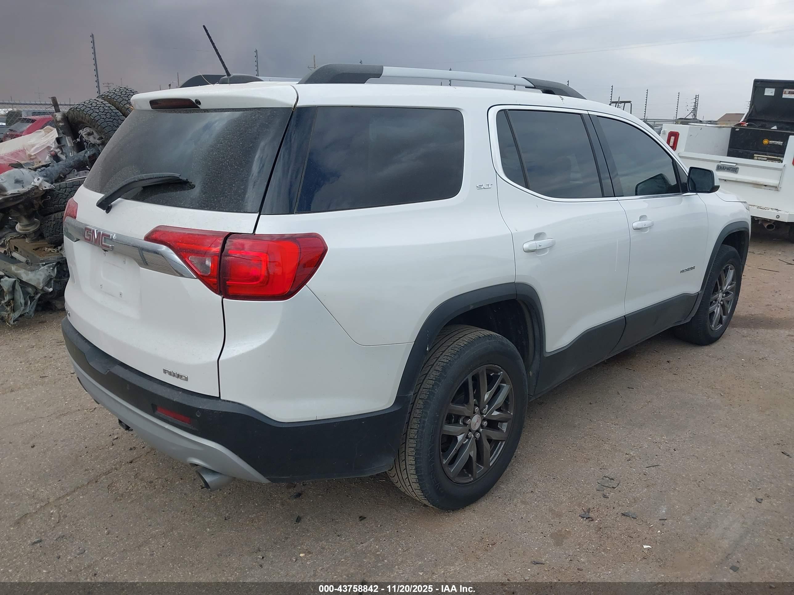 GMC ACADIA image 4