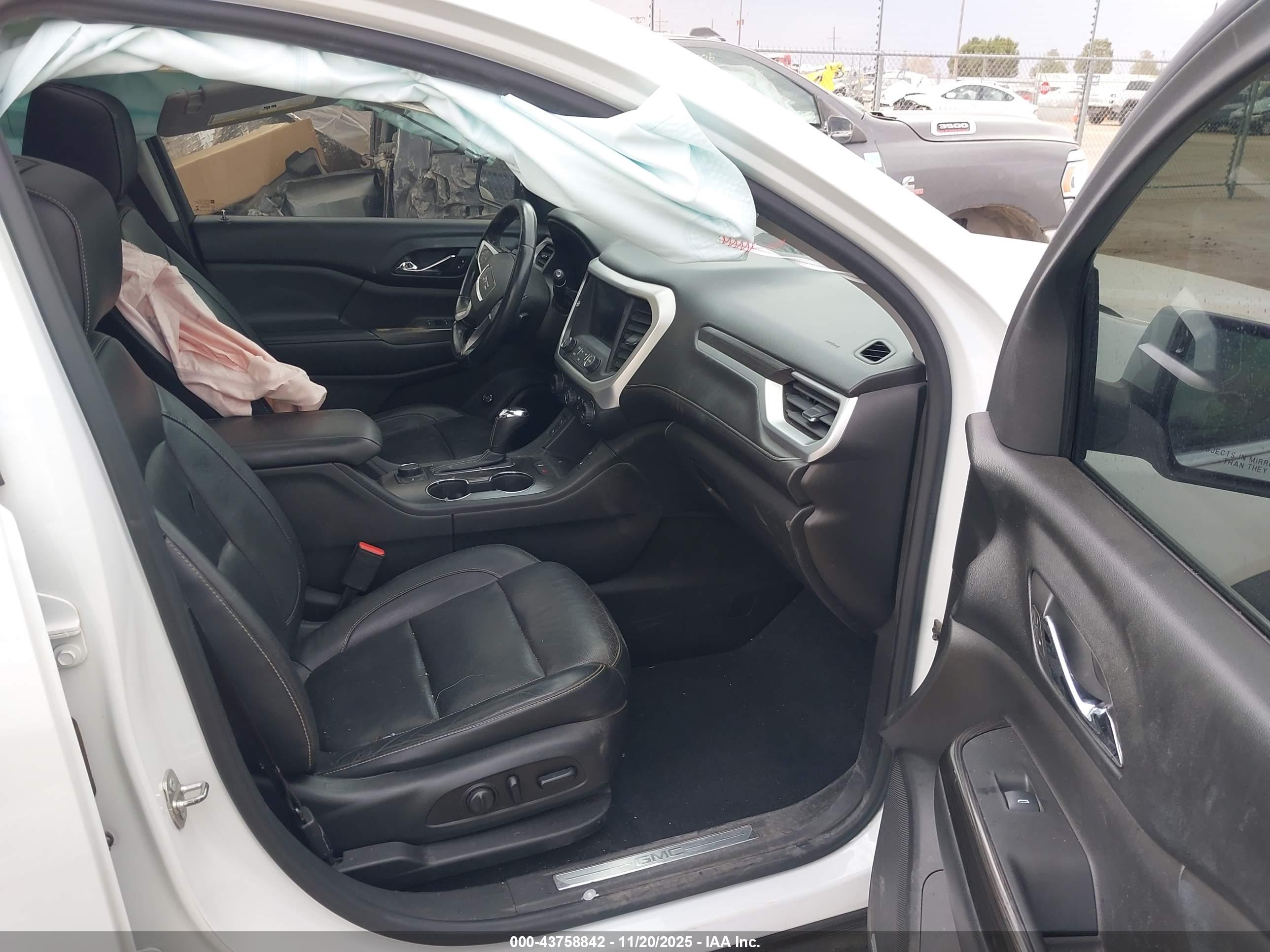 GMC ACADIA image 5