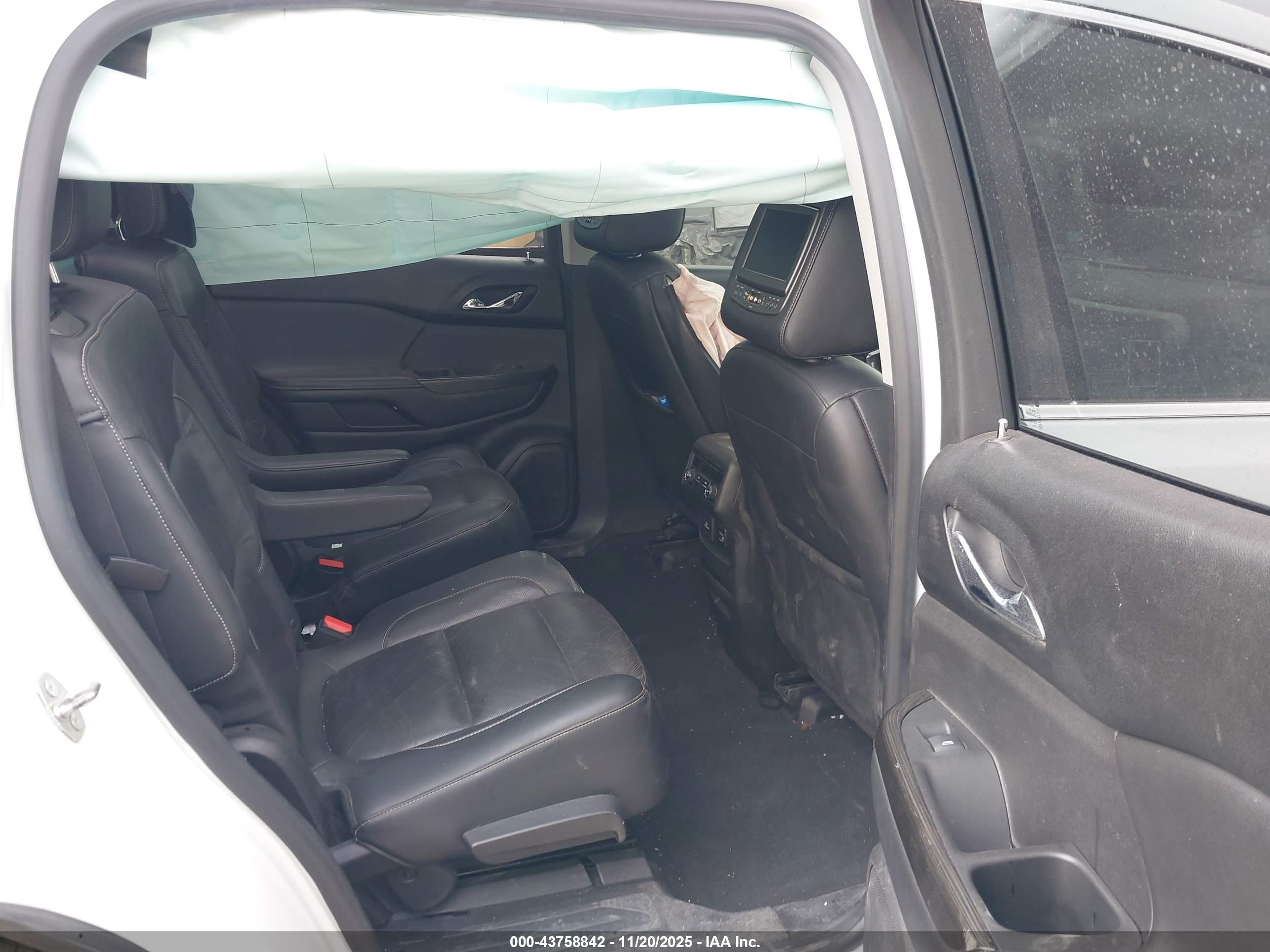 GMC ACADIA image 8