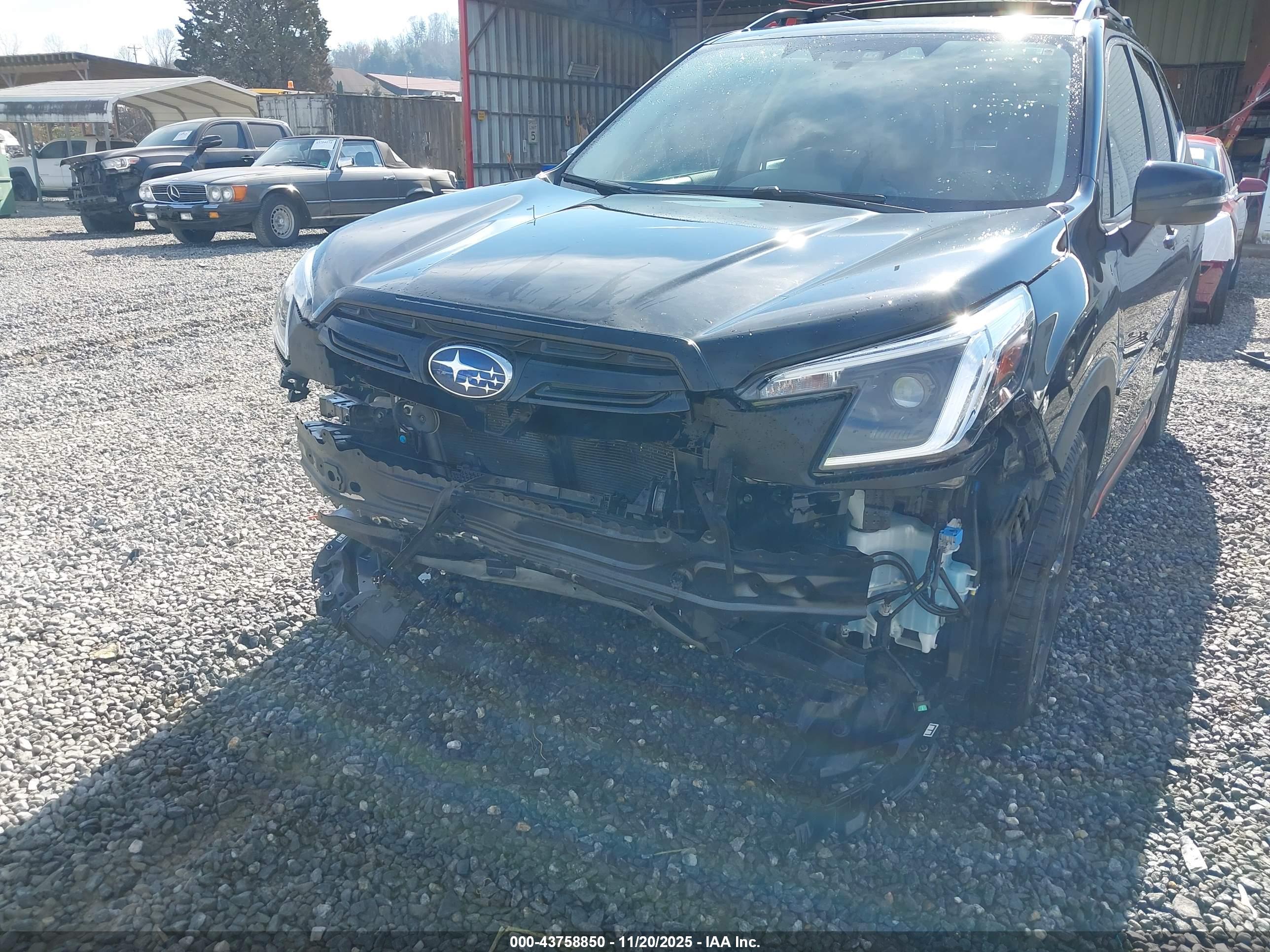 SUBARU FORESTER image 6