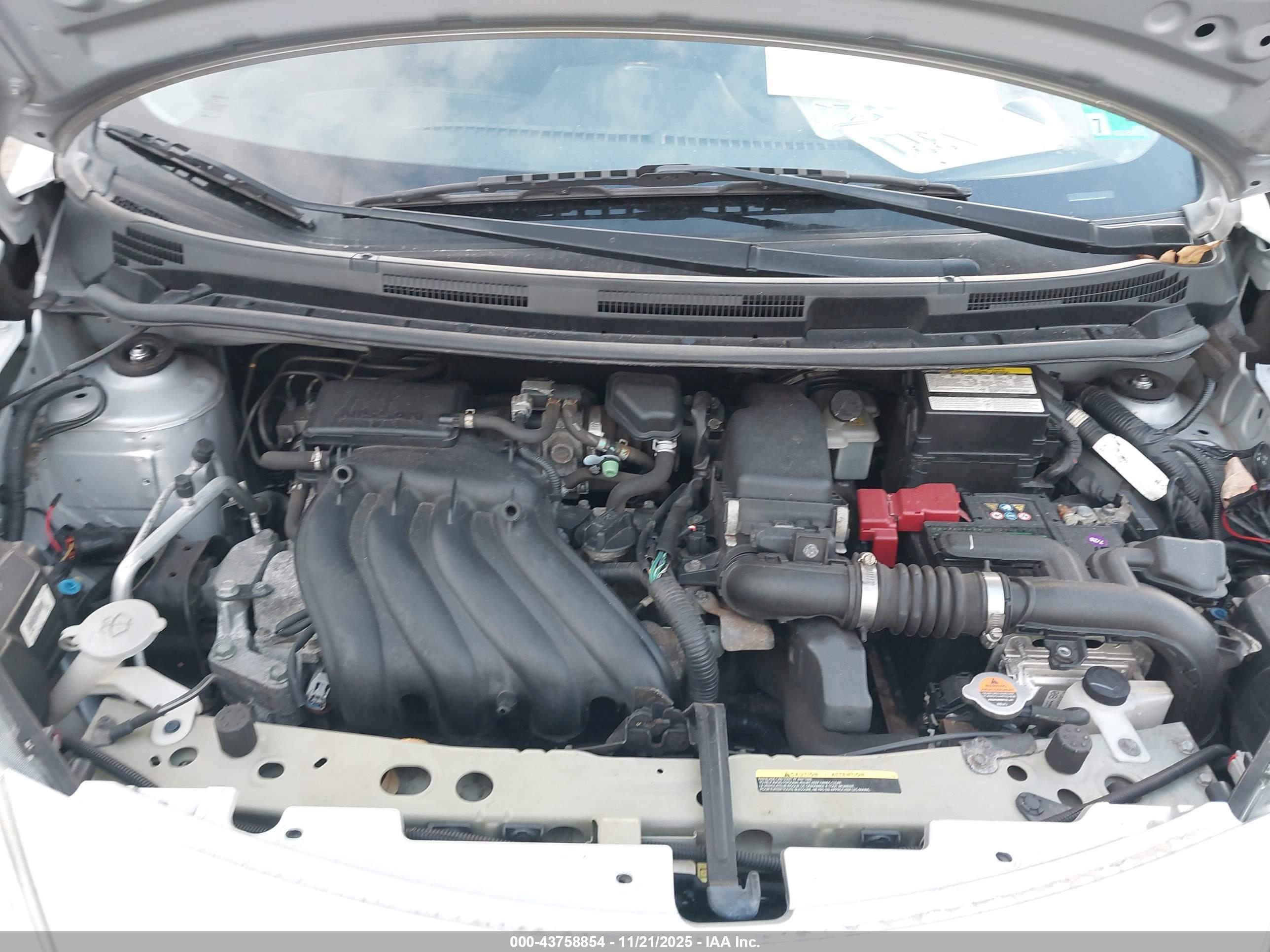 NISSAN VERSA image 10
