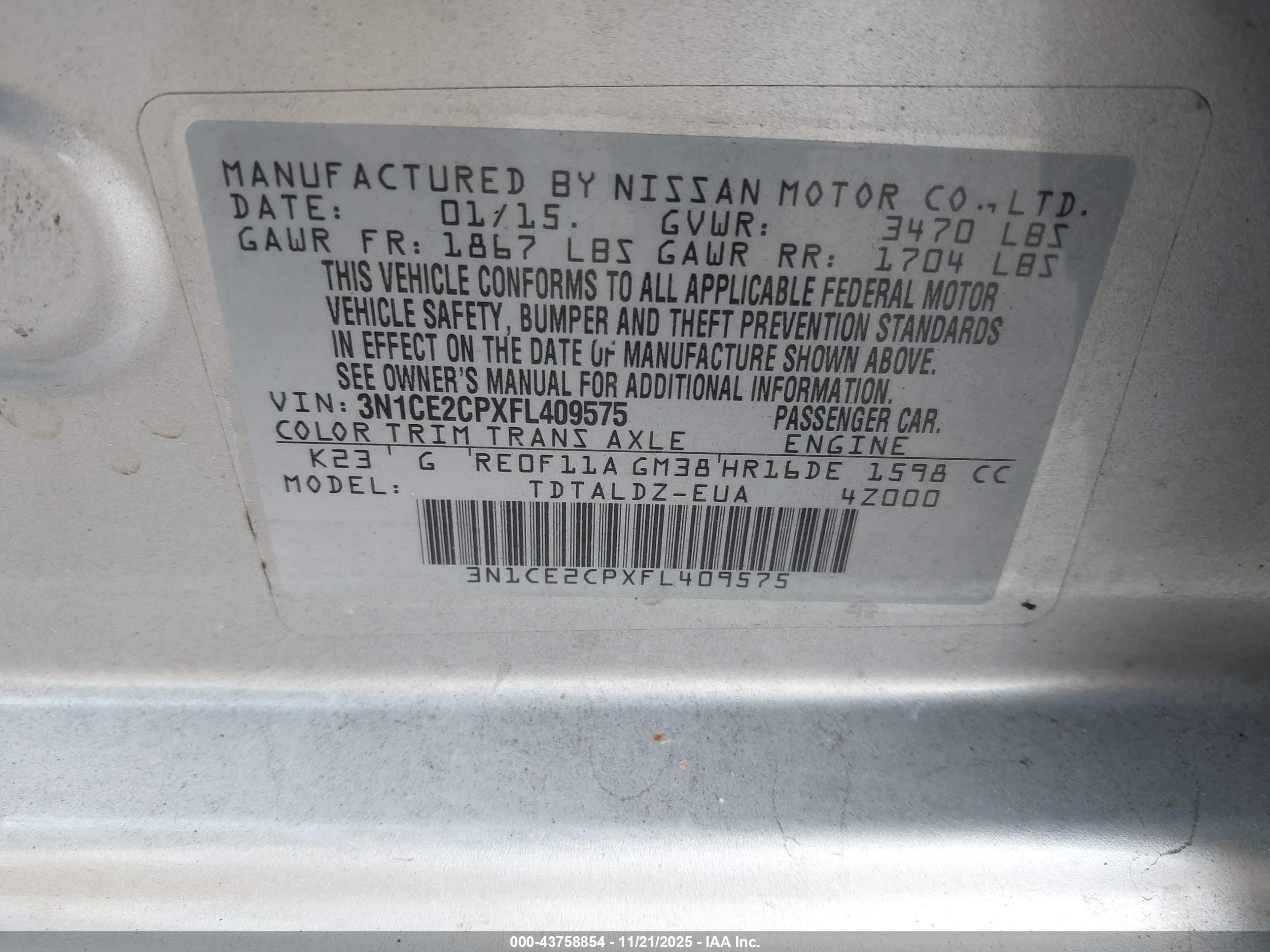 NISSAN VERSA image 9