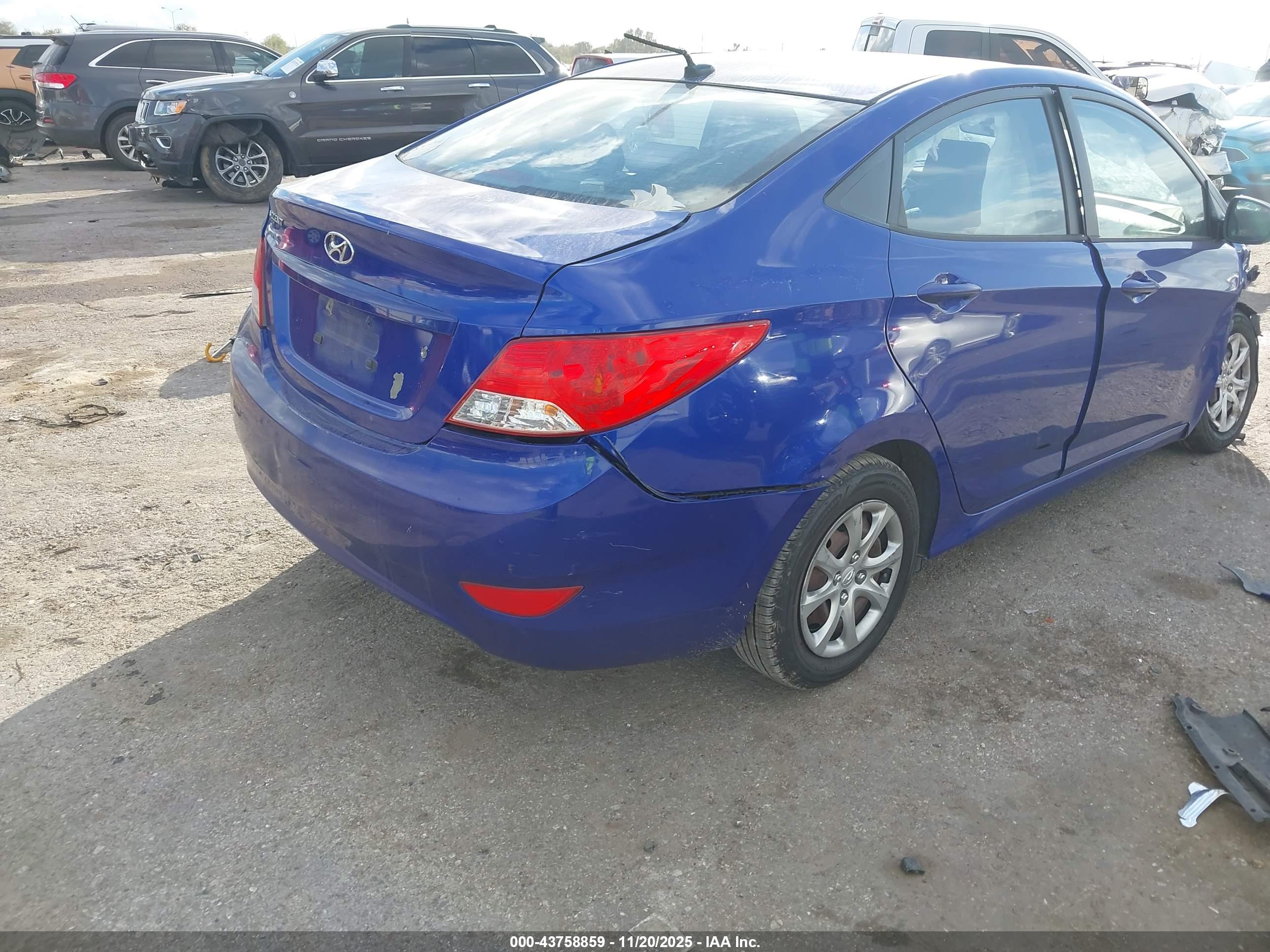 HYUNDAI ACCENT image 4