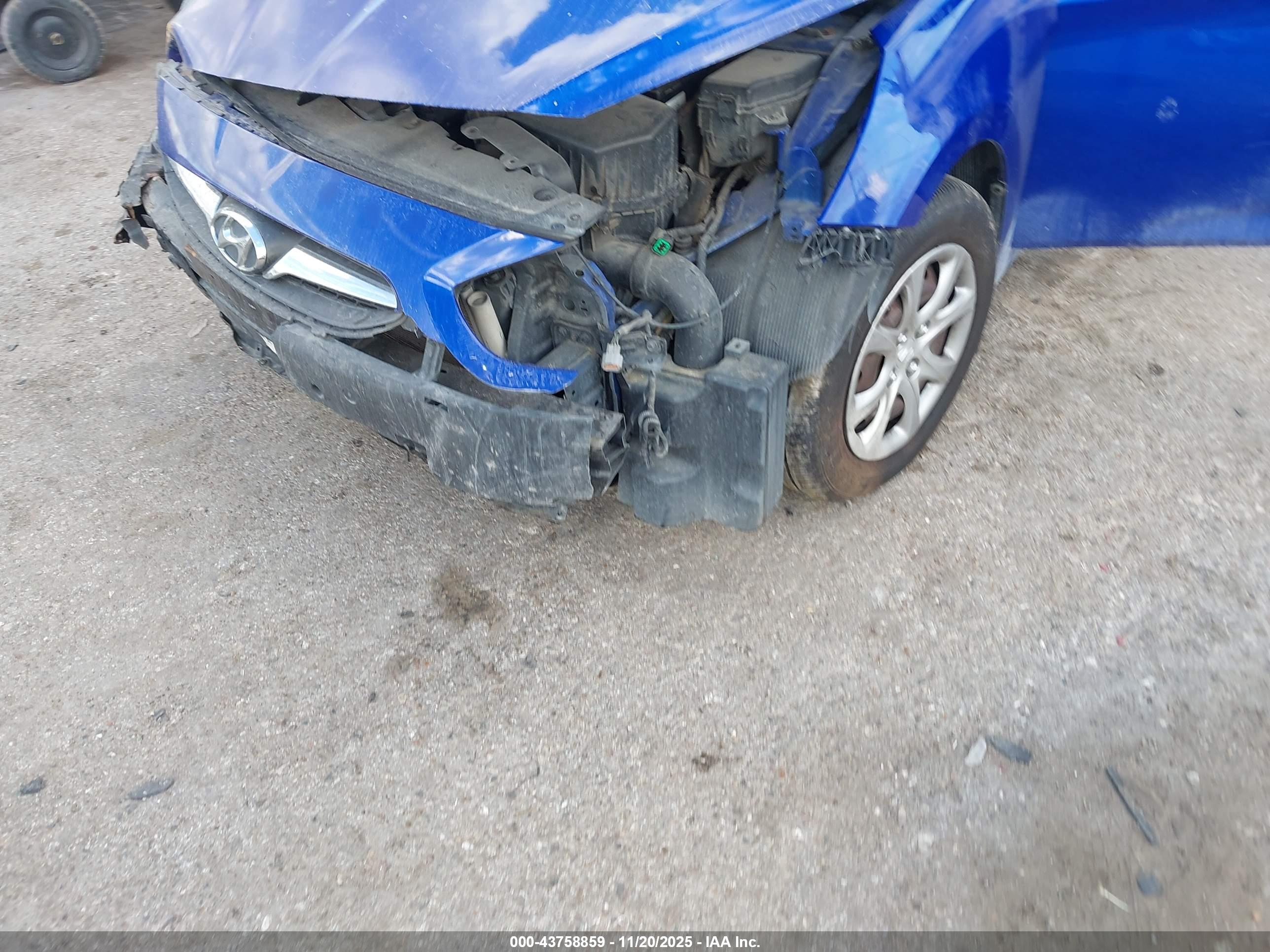 HYUNDAI ACCENT image 6