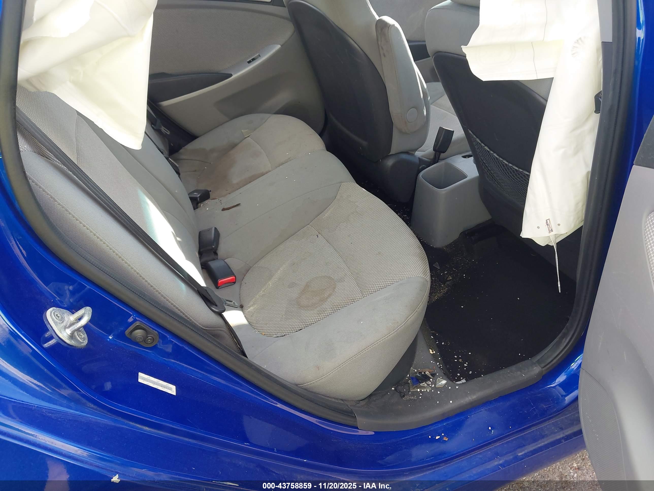 HYUNDAI ACCENT image 8
