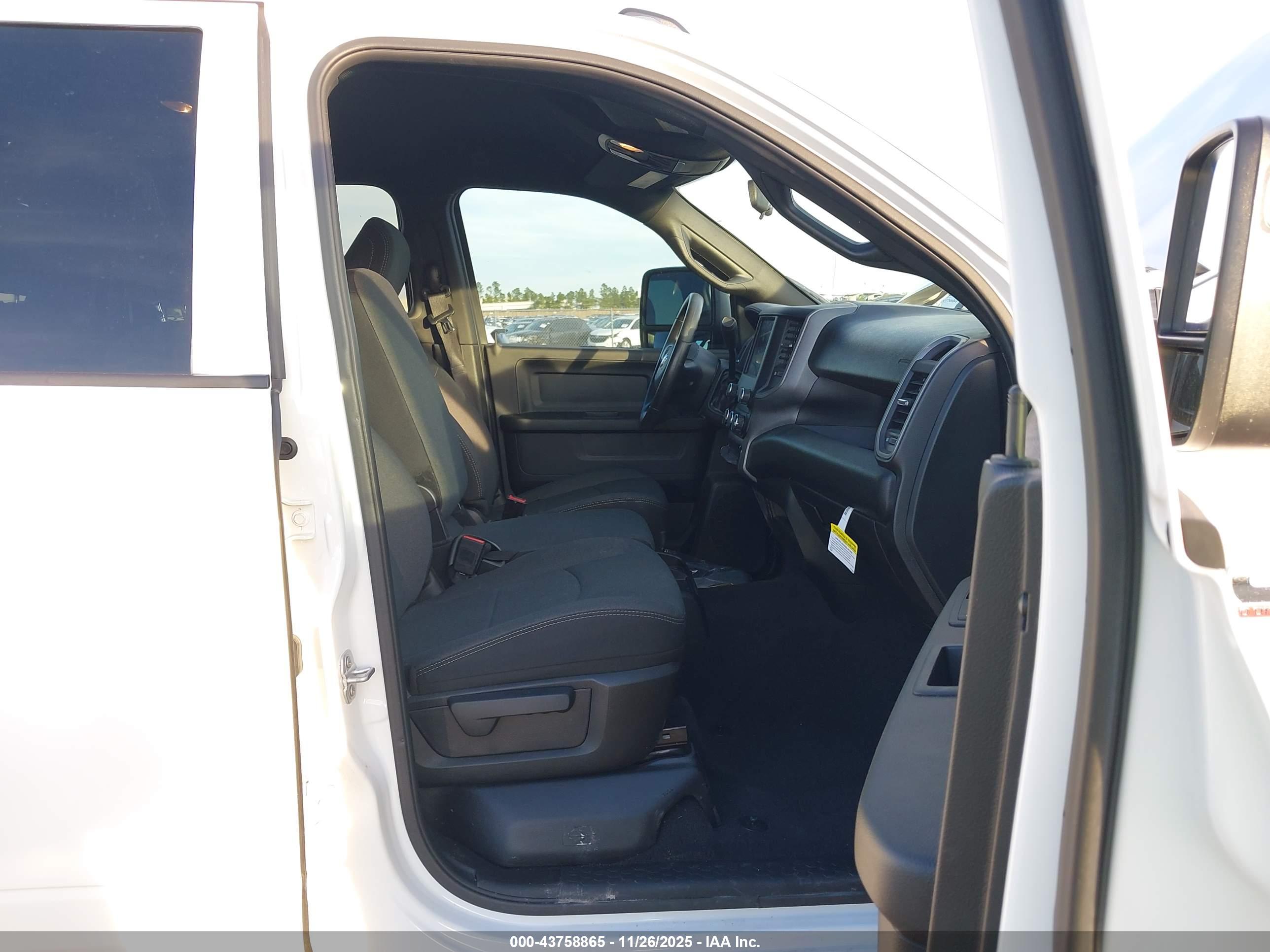 RAM 2500 image 5