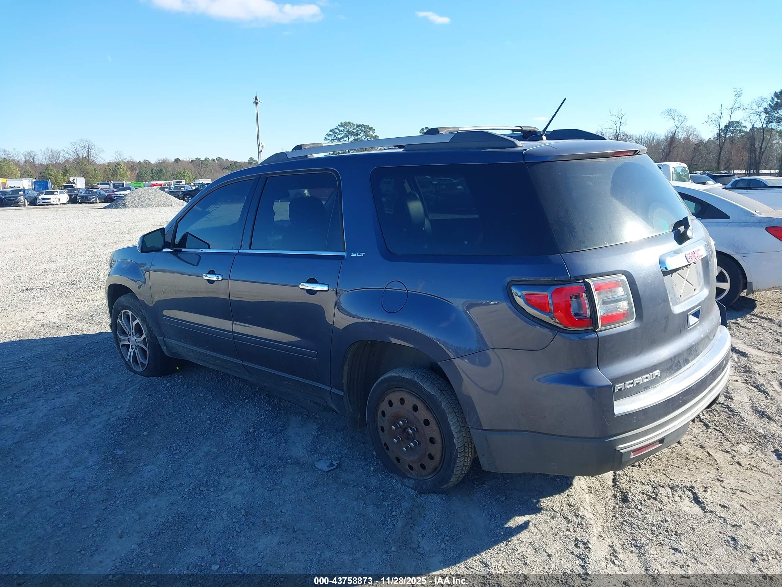 GMC ACADIA image 3