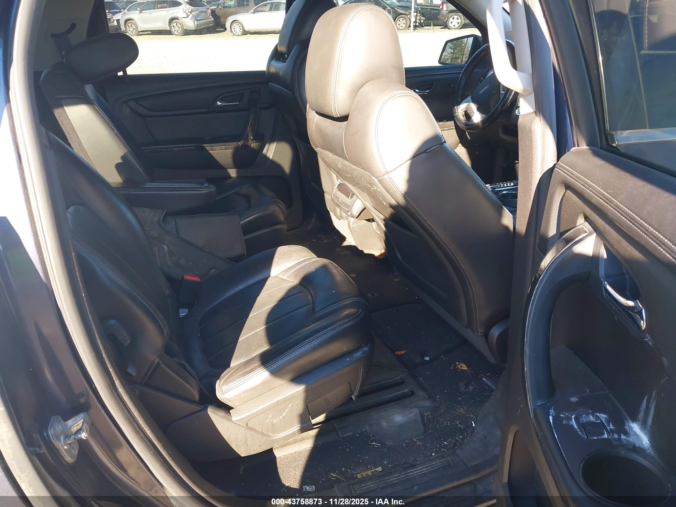 GMC ACADIA image 8