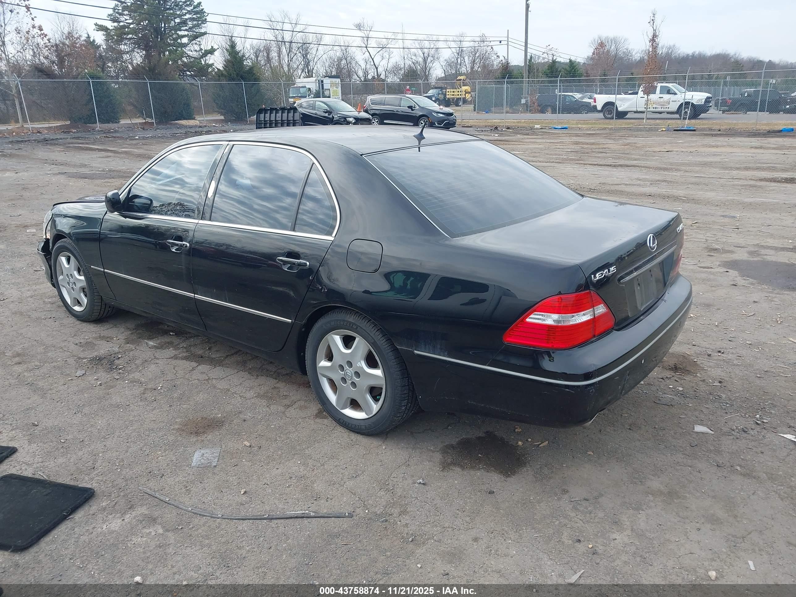 LEXUS LS image 3