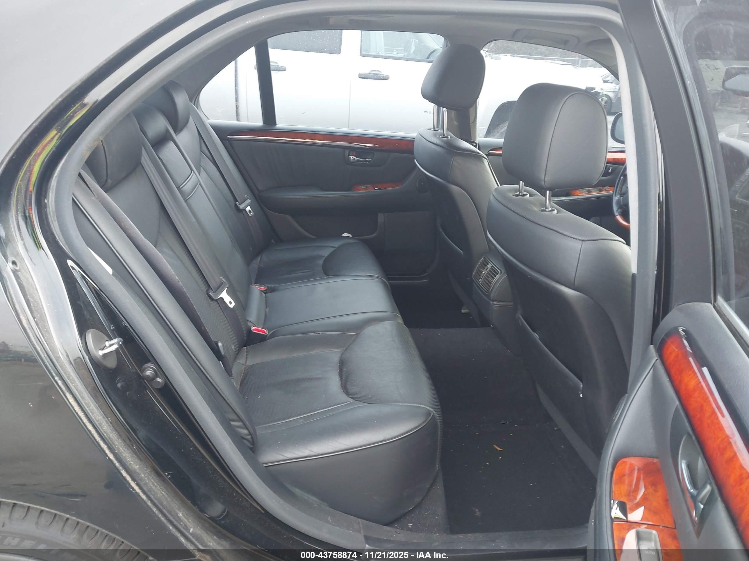 LEXUS LS image 8