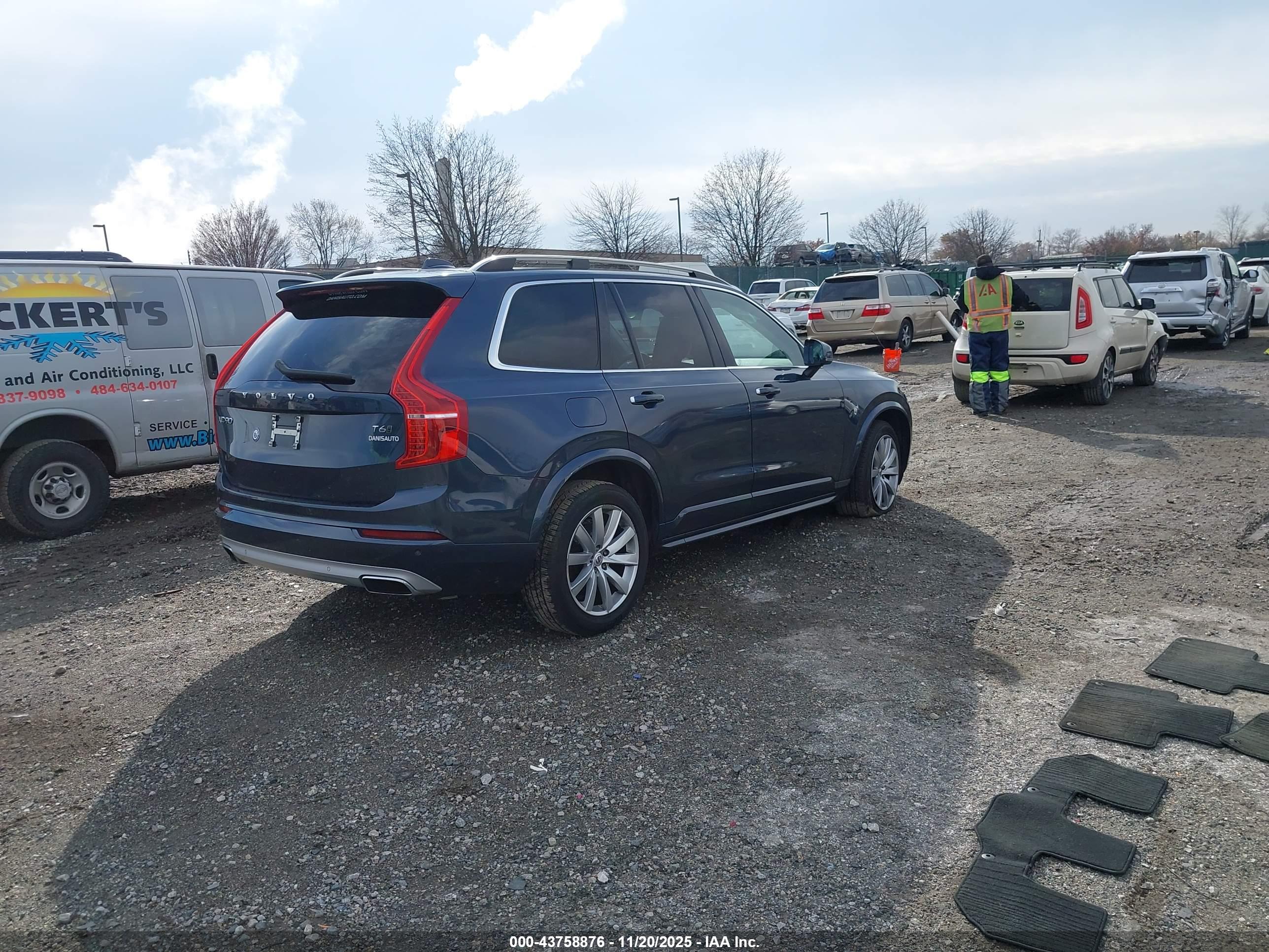 VOLVO XC90 image 4