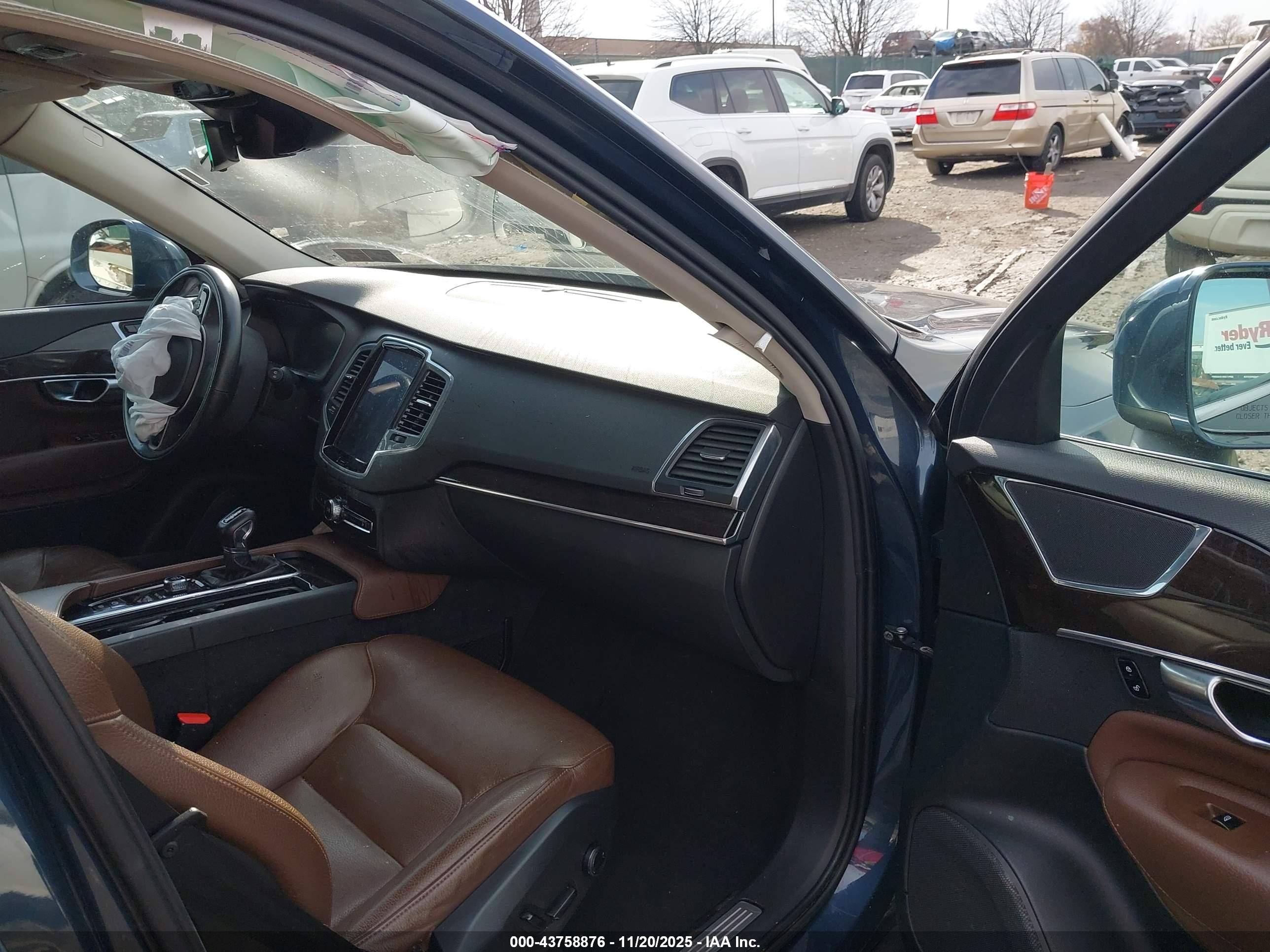 VOLVO XC90 image 5
