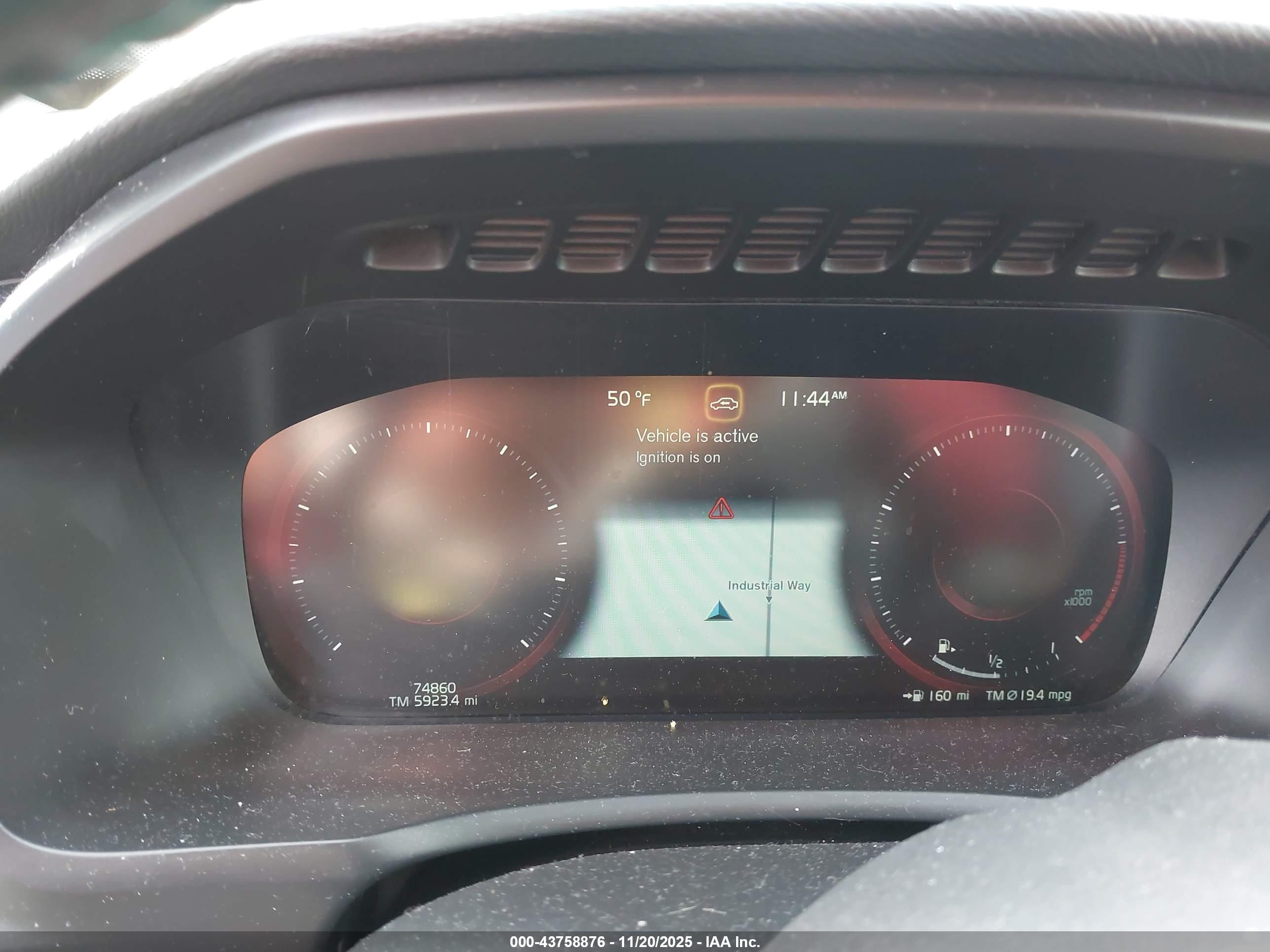 VOLVO XC90 image 7