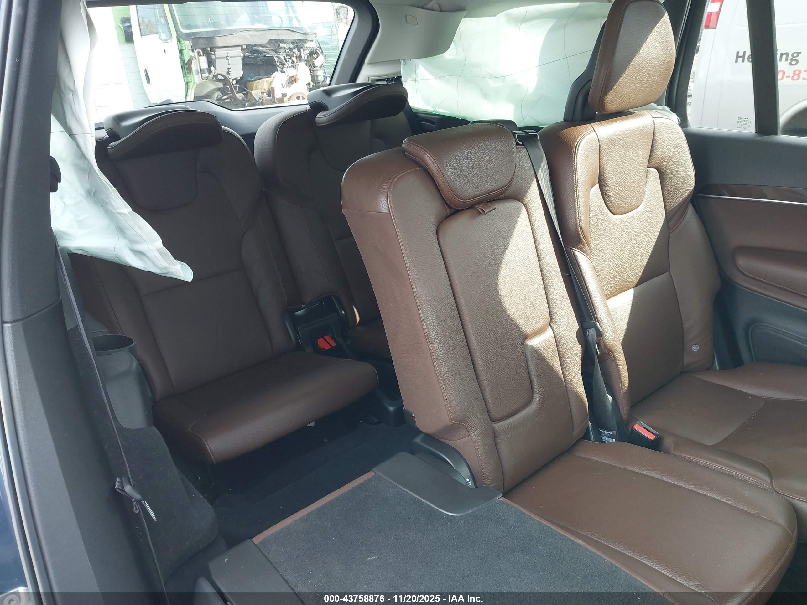 VOLVO XC90 image 8