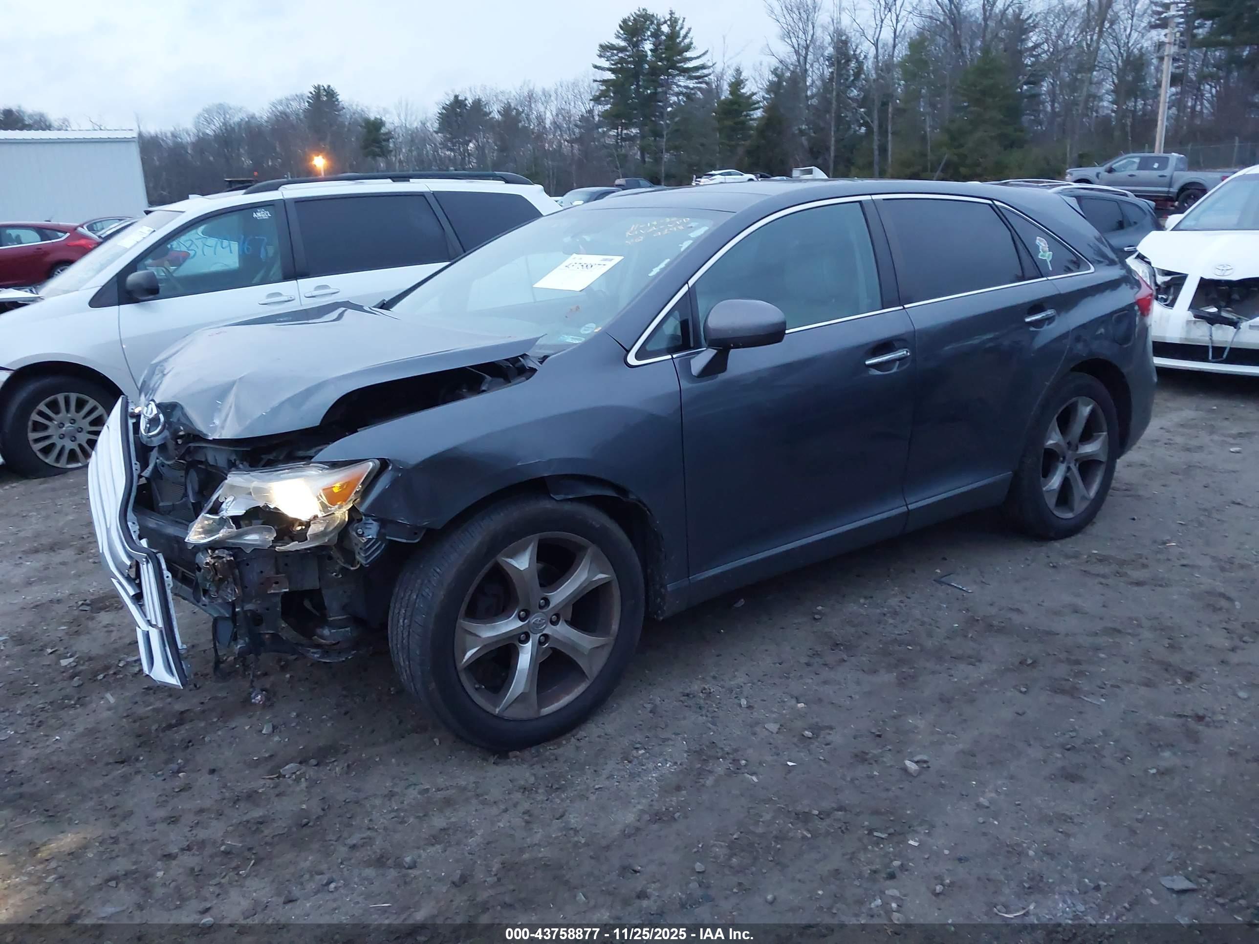 TOYOTA VENZA image 2