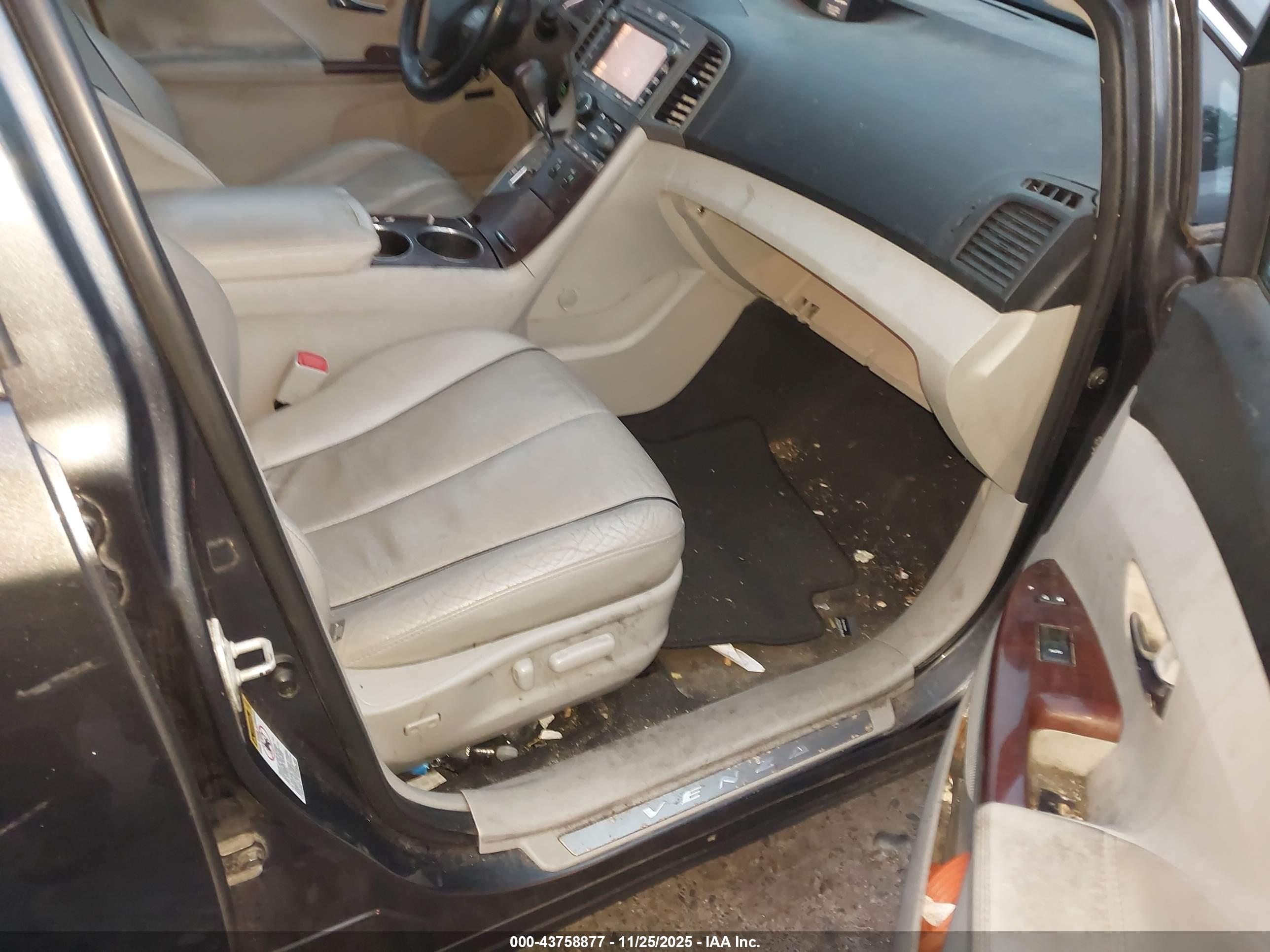 TOYOTA VENZA image 5